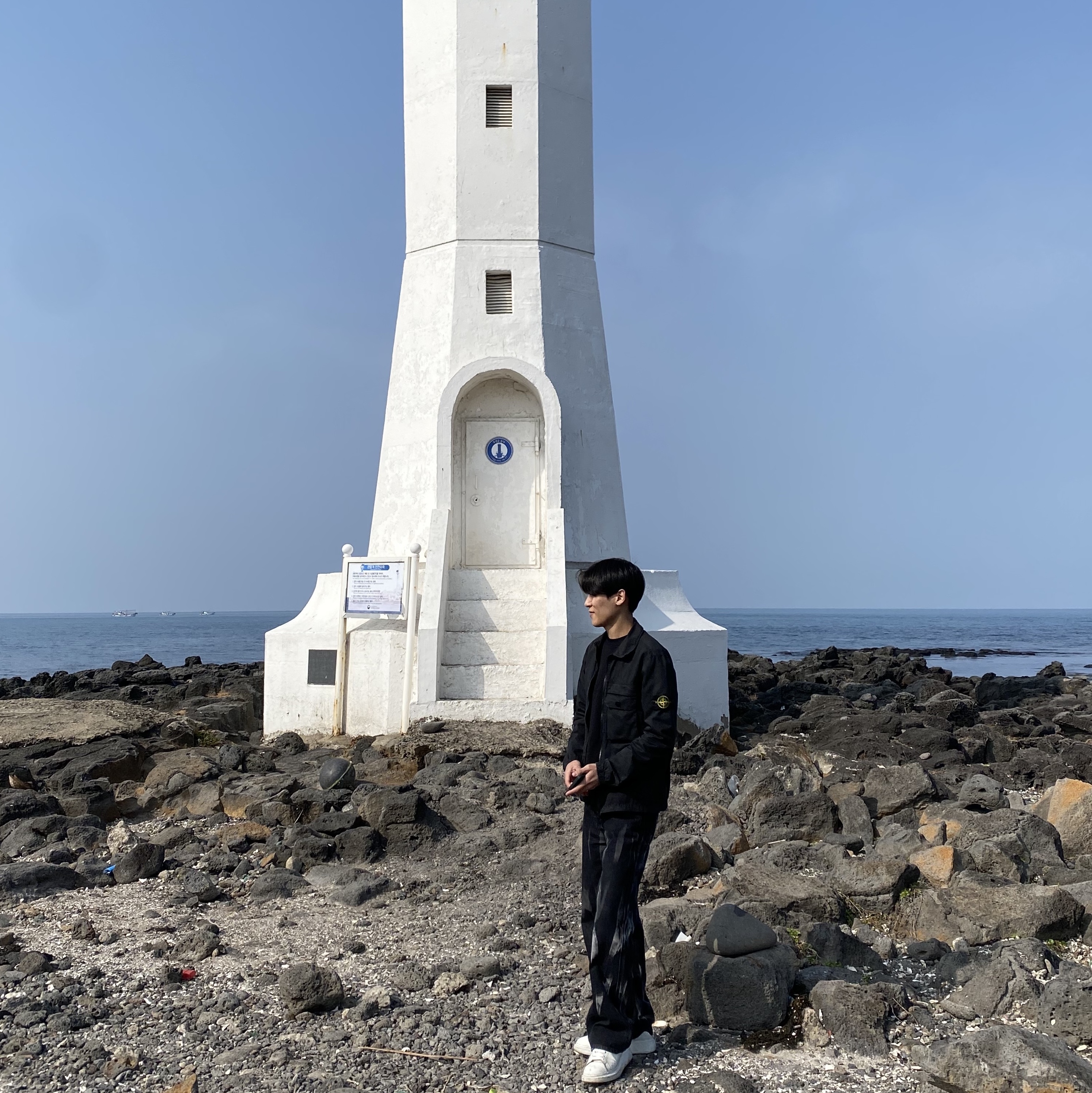 Alexander McQueen Oversized Sneakers White Black, Stone Island 117WN T.CO+OLD Overshirt Black - 21SS 착용 스타일
