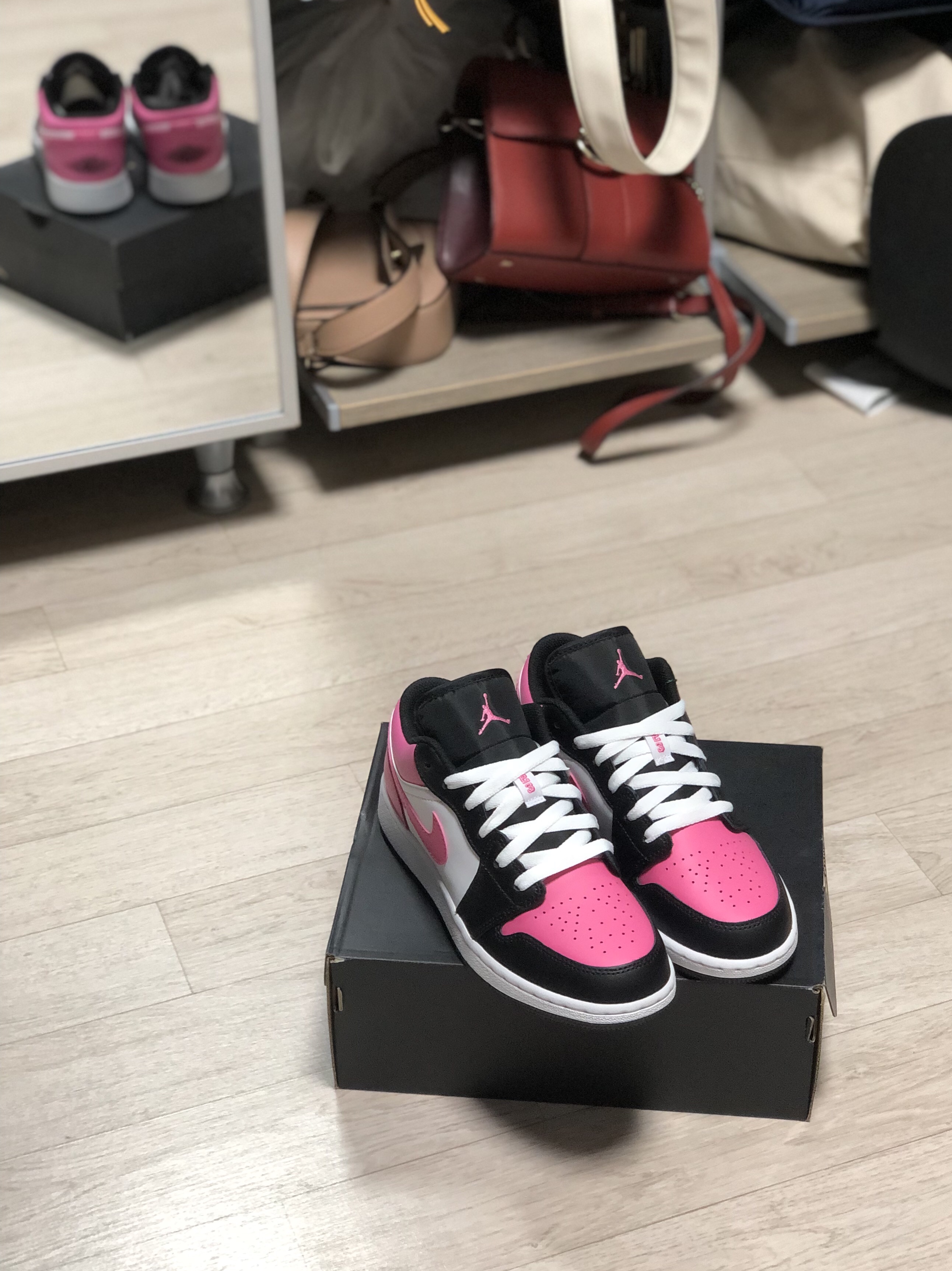 (GS) Jordan 1 Low Pinksicle 착용 스타일 - 1