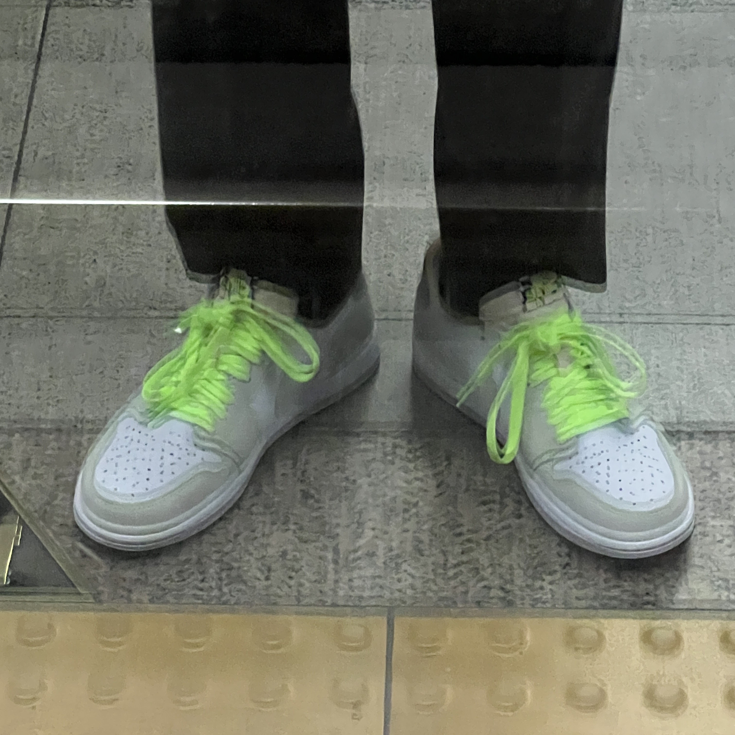Jordan 1 Low OG Ghost Green 착용 스타일 - 2