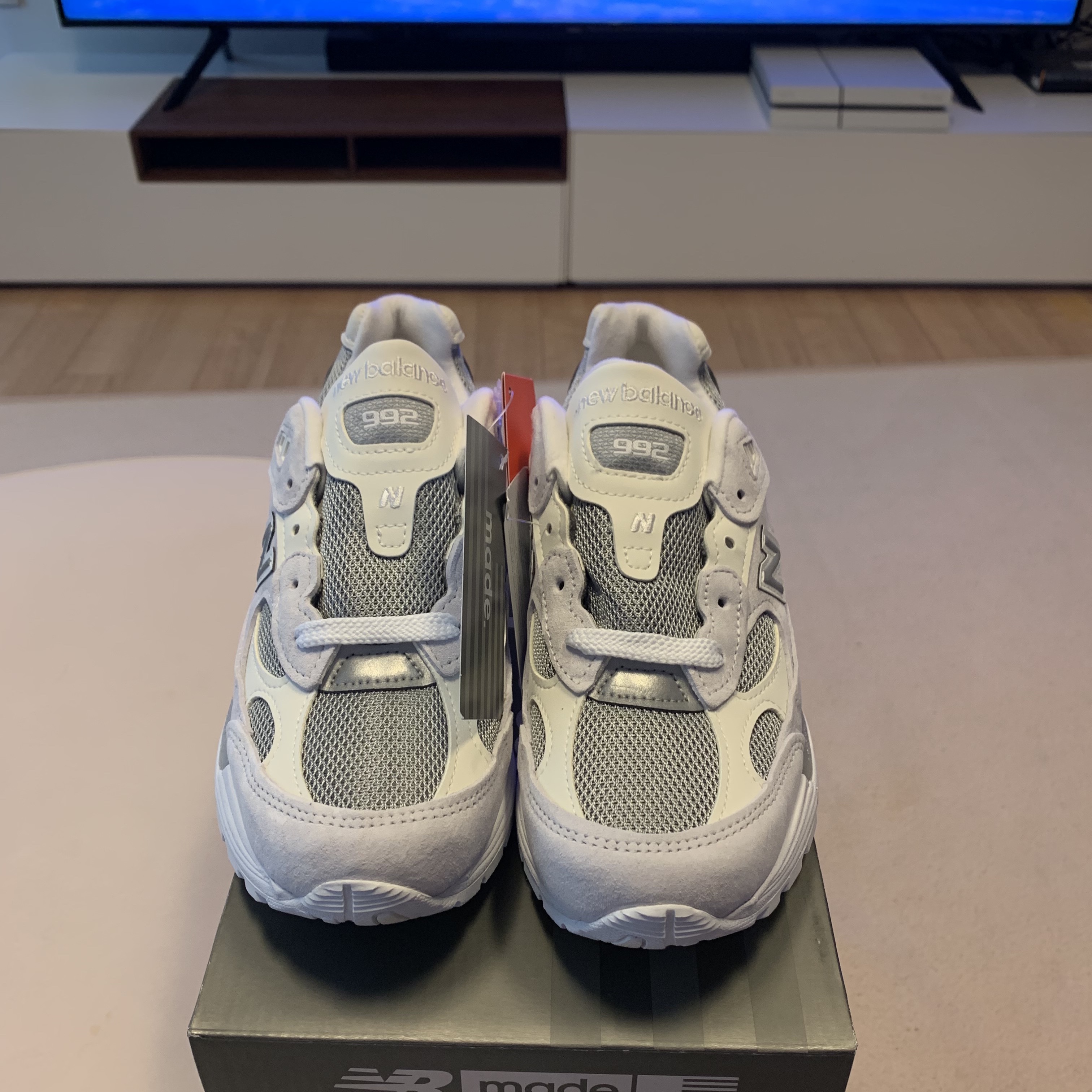 New Balance 992 Made in USA White Silver 착용 스타일
