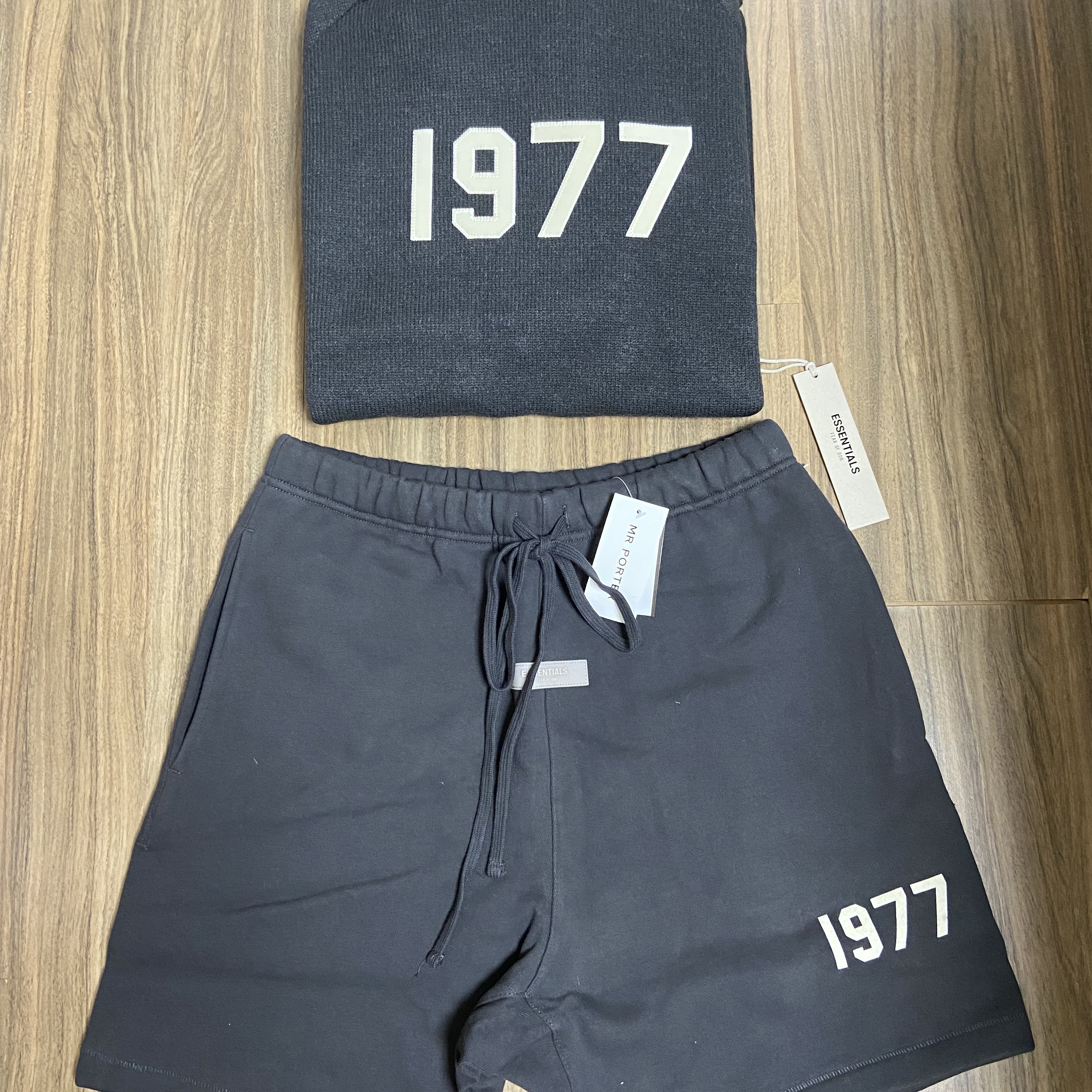 Essentials 1977 Knit Hoodie Iron - 22SS, Essentials The Core Collection Sweatpants Oatmeal 착용 스타일 - 2