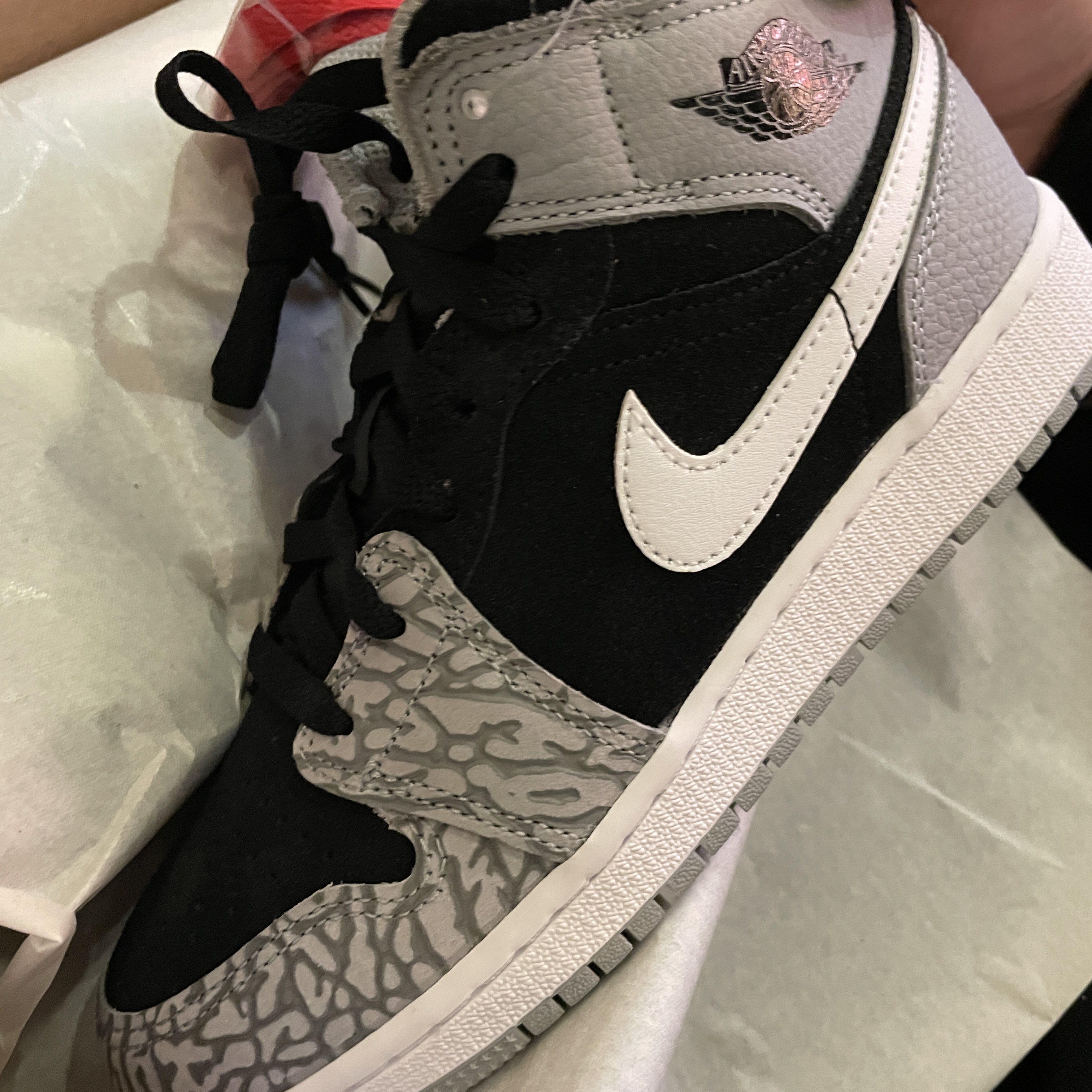 (GS) Jordan 1 Mid SE Black Light Smoke Grey 착용 스타일