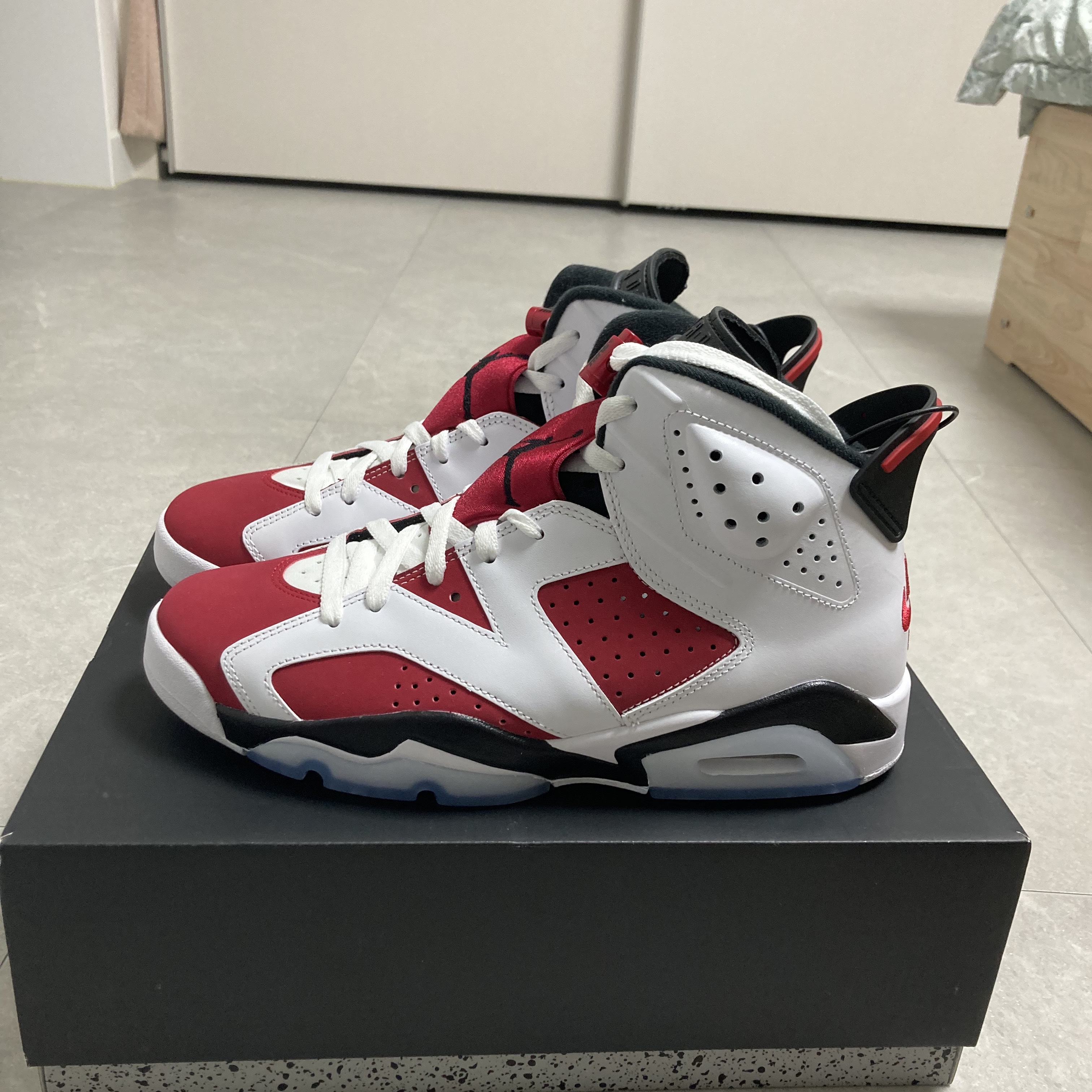 Jordan 6 Retro Carmine 2021 착용 스타일 - 2