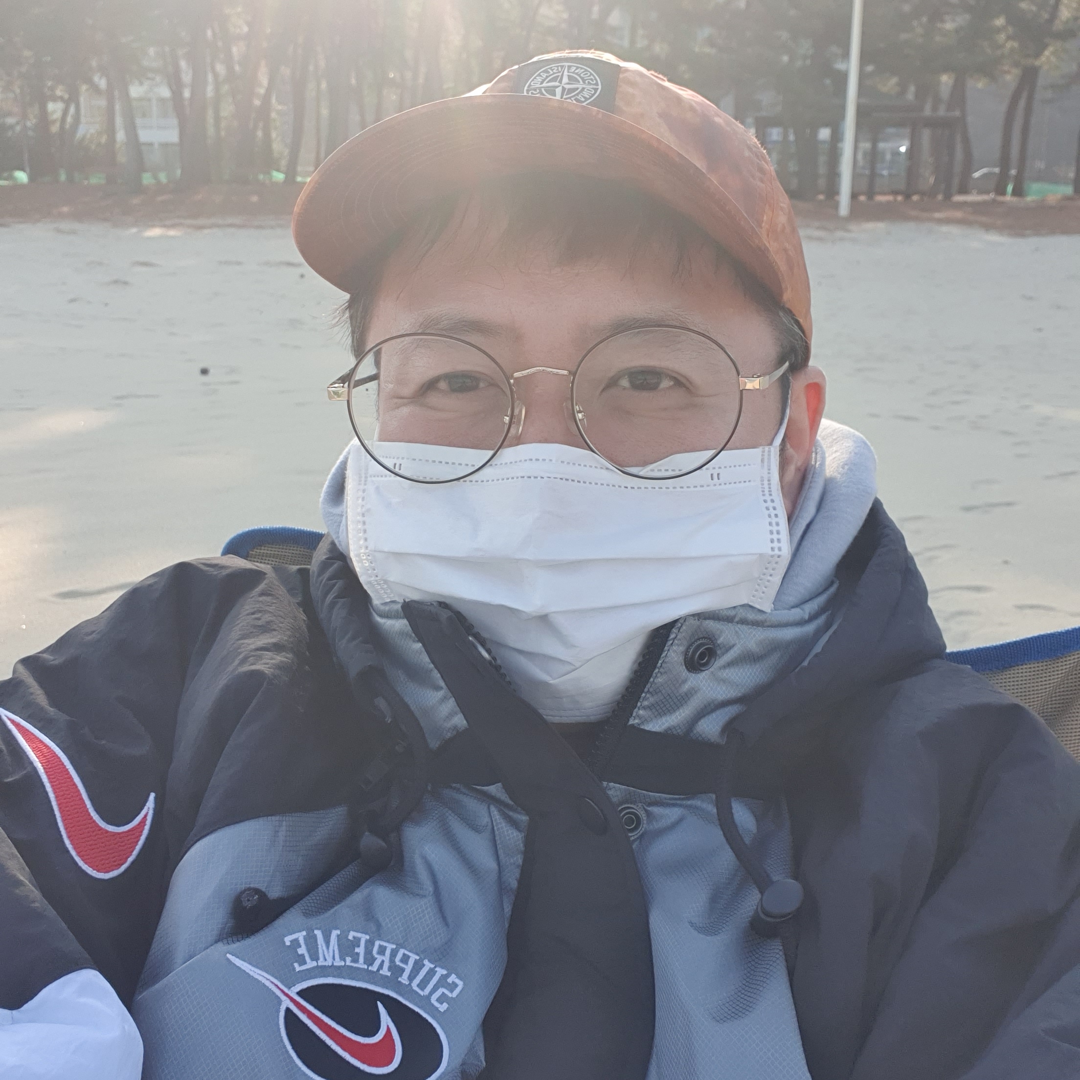 Supreme x Nike Hooded Sport Jacket Silver - 19SS, Supreme x Stone Island Painted Camo Nylon 6-Panel Coral - 20FW 착용 스타일 - 2