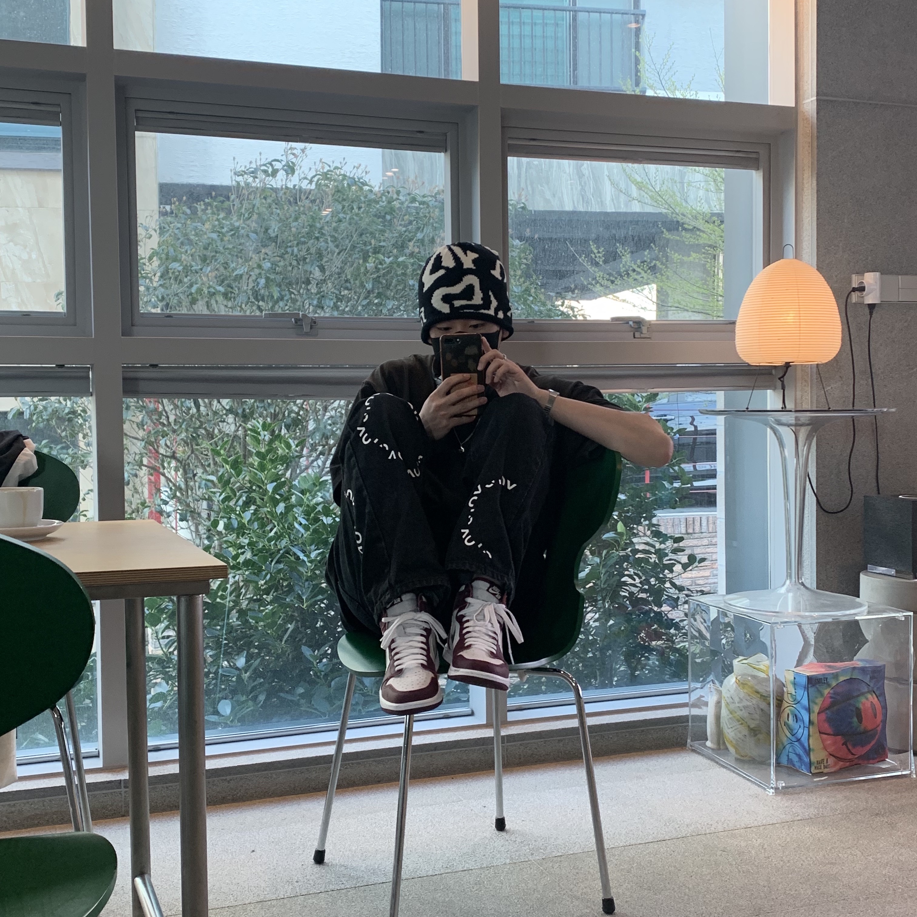 Jordan 1 Retro High OG Bordeaux 착용 스타일 - 2