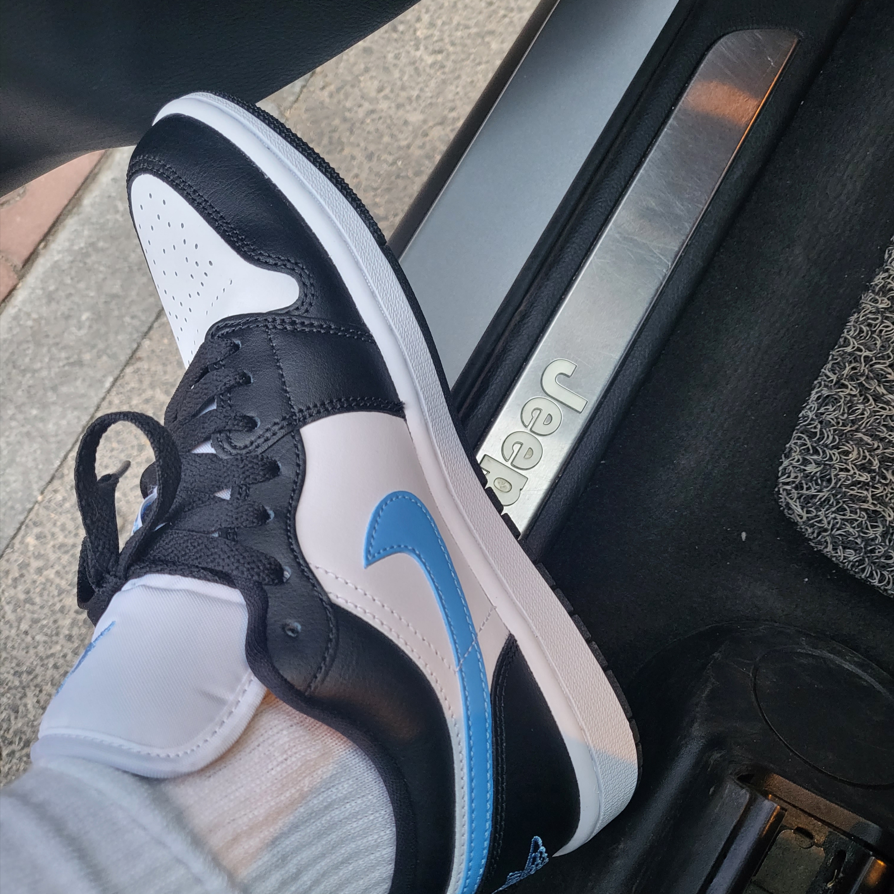 (W) Jordan 1 Low Black University Blue 착용 스타일