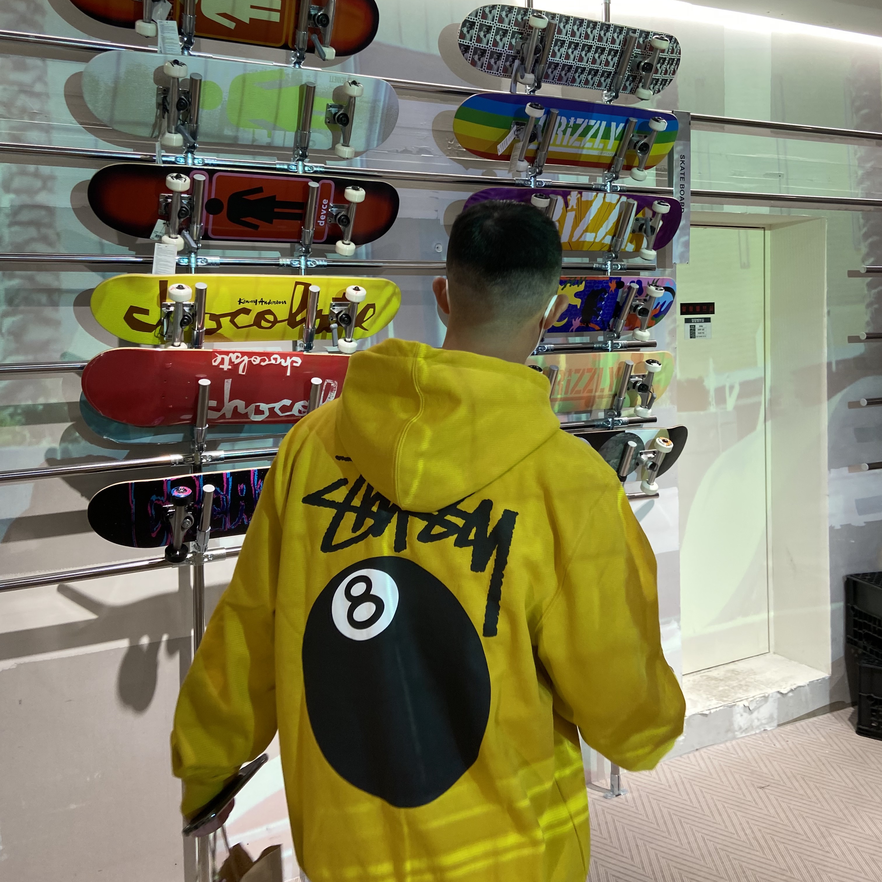 Stussy 8 Ball Hoodie Honey - 21FW 착용 스타일