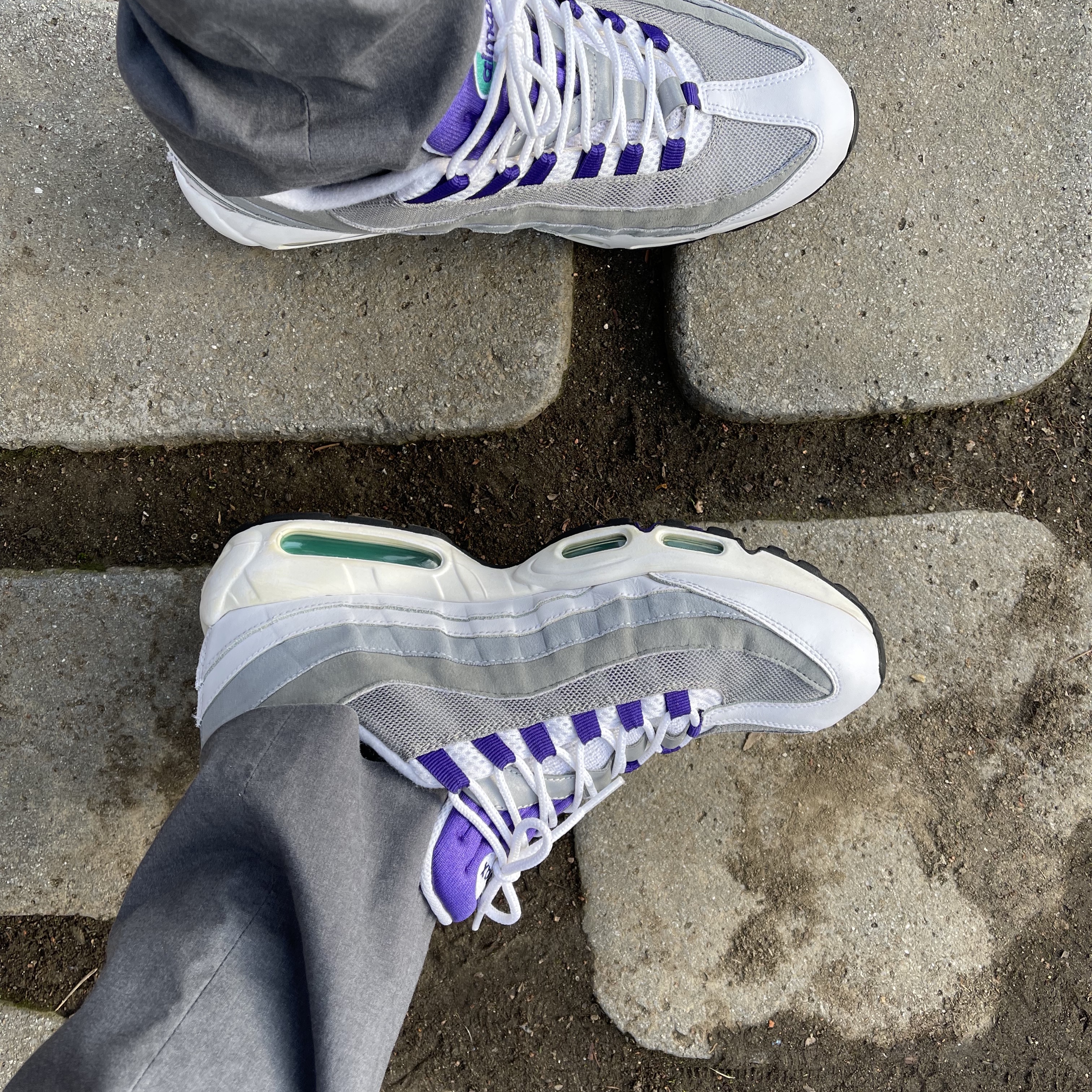 Nike Air Max 95 OG Grape 착용 스타일 - 2