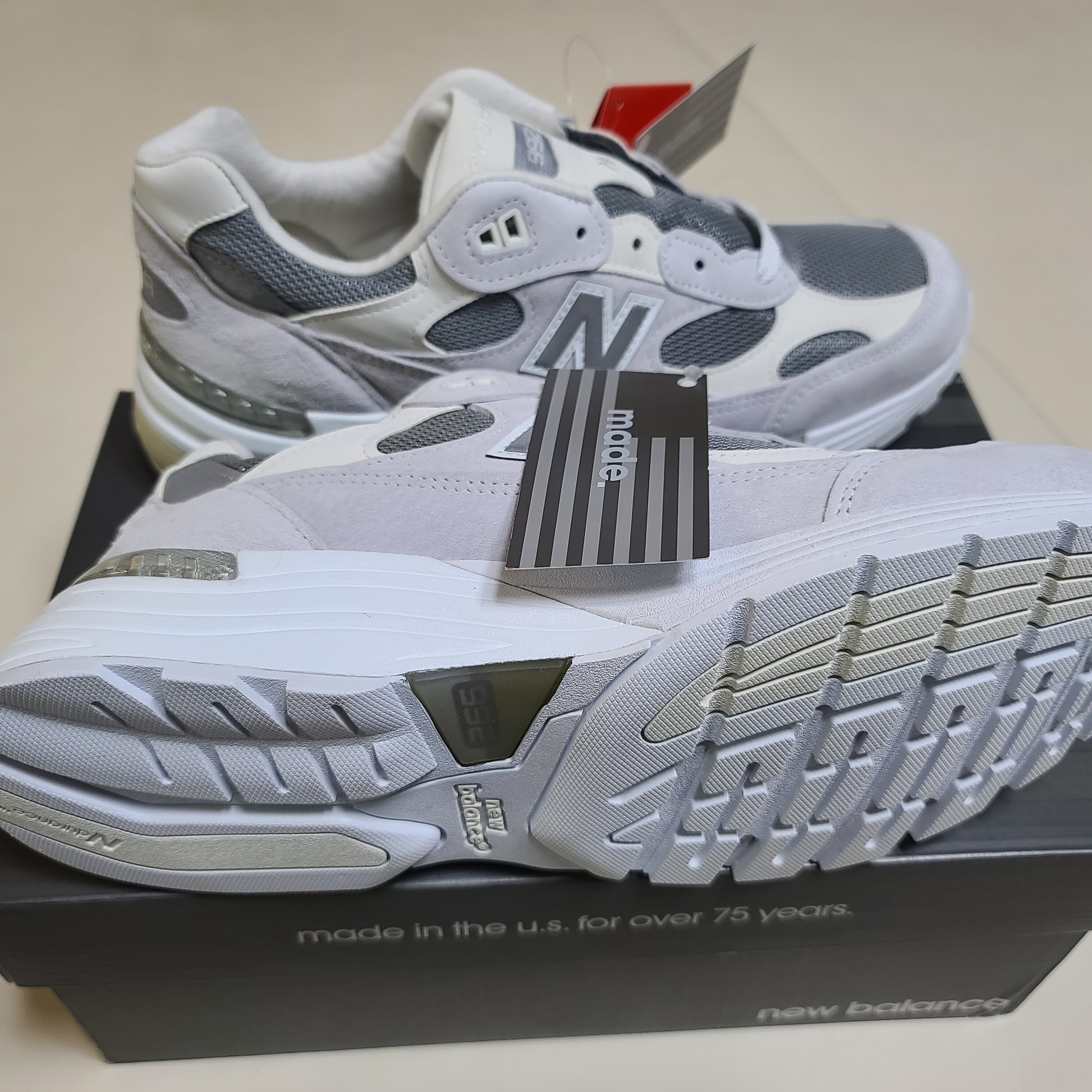New Balance 992 Made in USA White Silver 착용 스타일 - 2