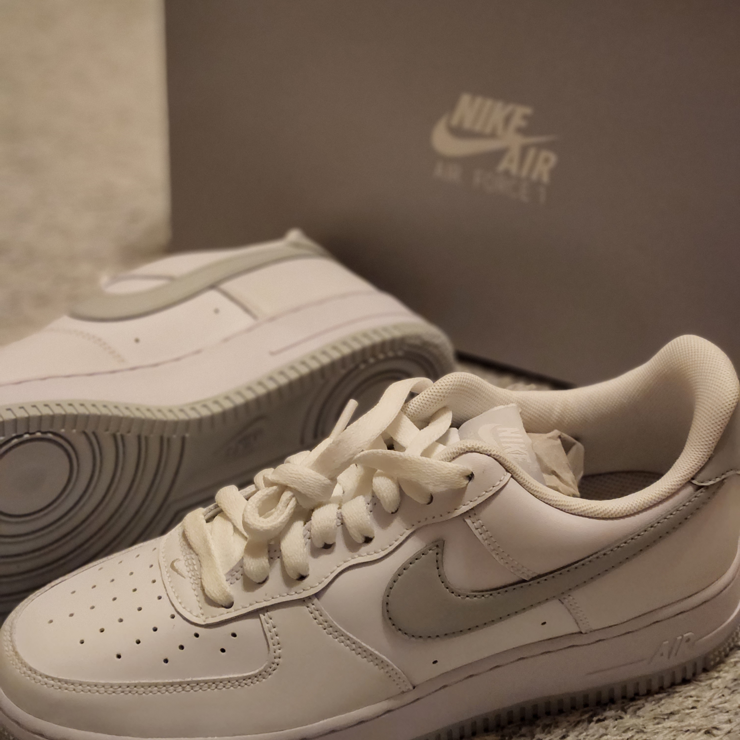Nike Air Force 1 '07 Low White Pure Platinum 착용 스타일 - 2