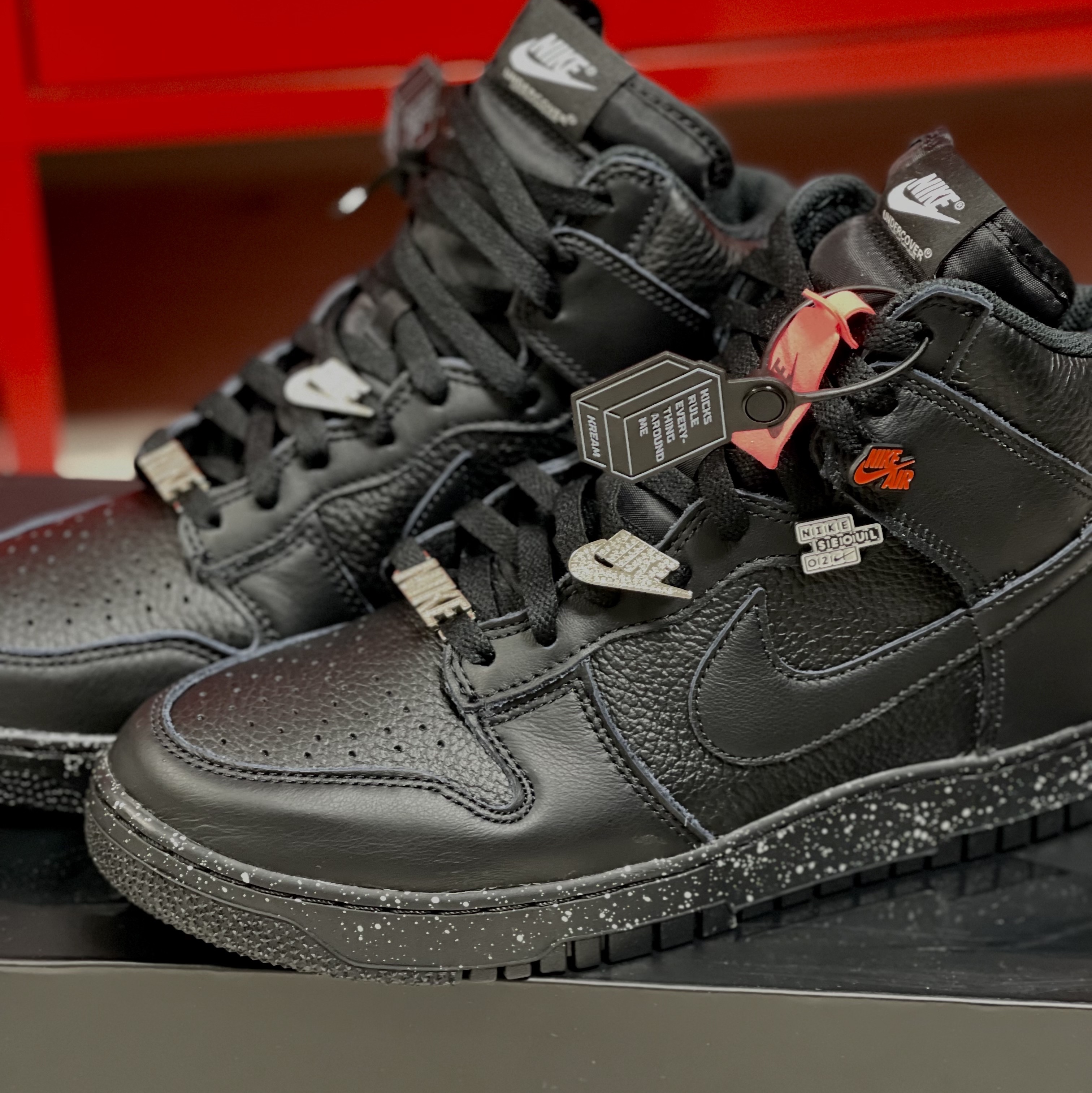 Nike x Undercover Dunk High 1985 Black 착용 스타일 - 3