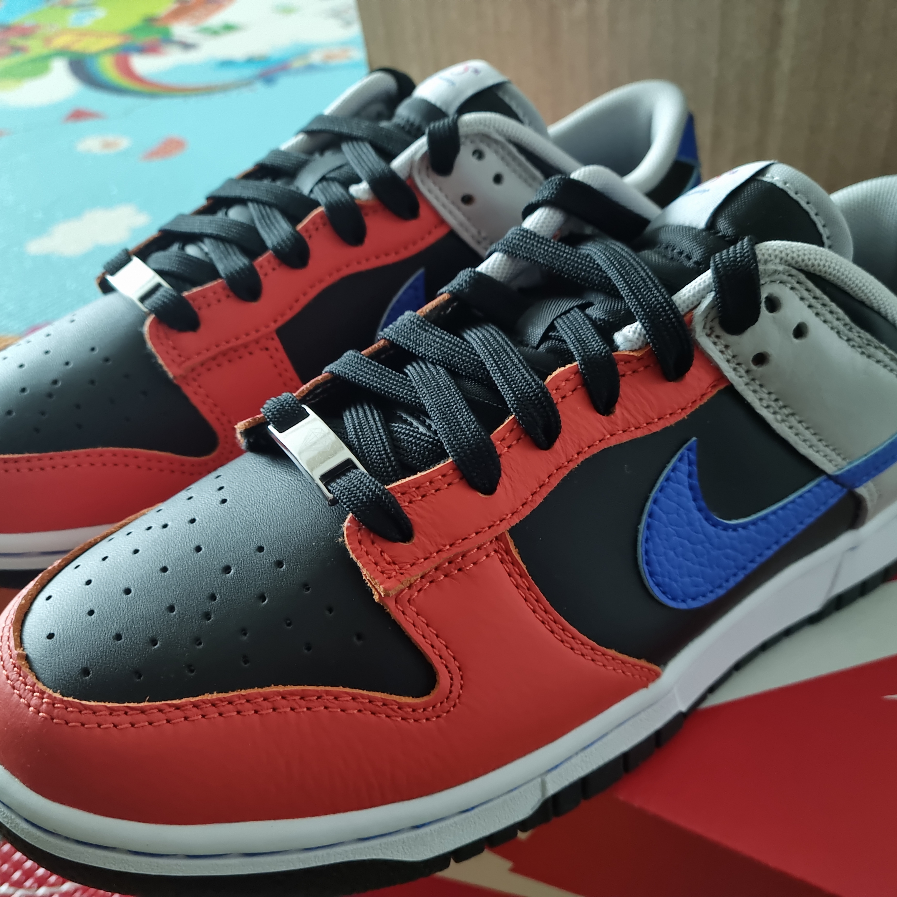 Nike x NBA Dunk Low Retro EMB Racer Blue and Orange 착용 스타일 - 4