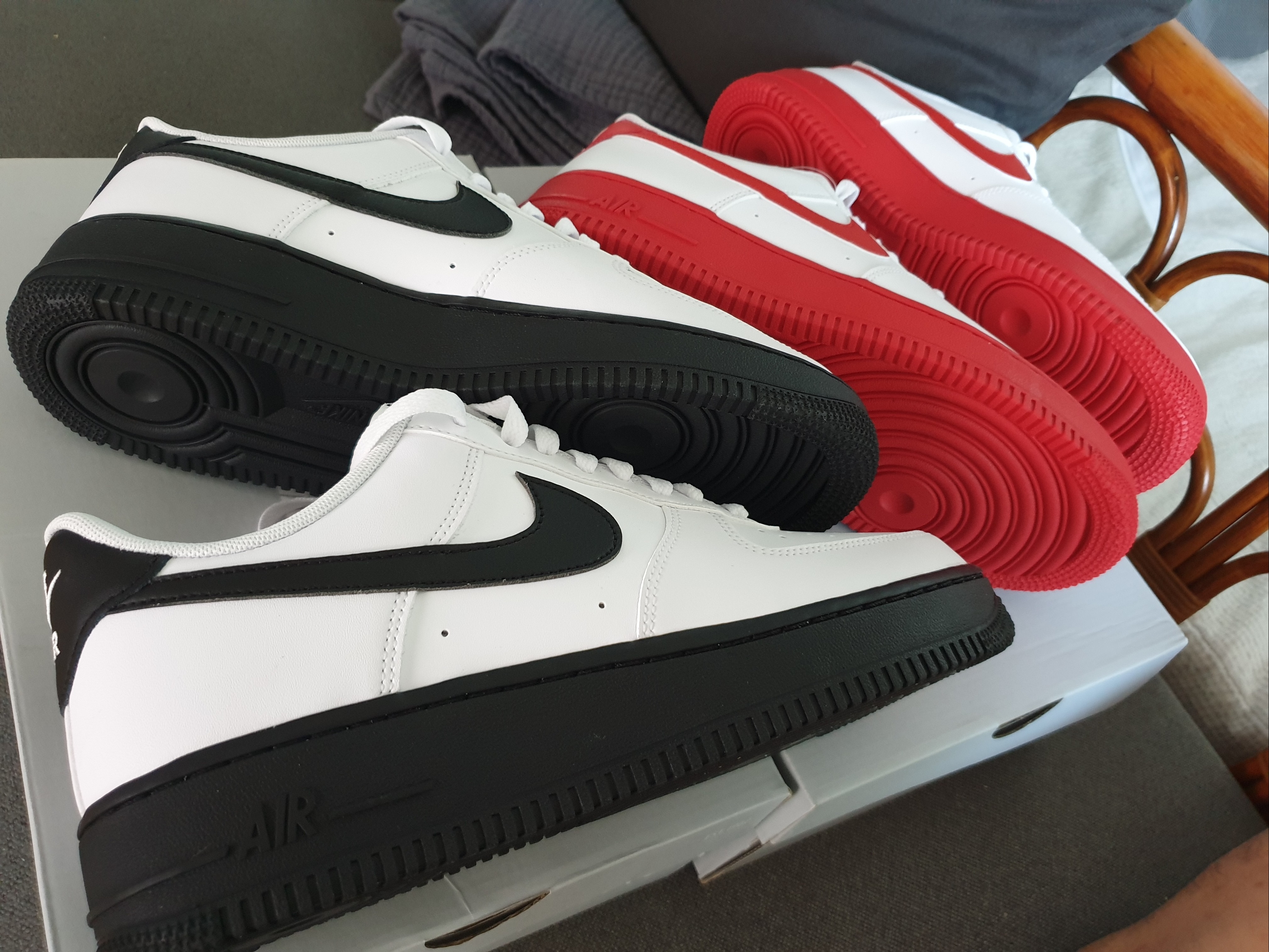 Nike Air Force 1 Low White Red Midsole, Nike Air Force 1 Low White Black Midsole 착용 스타일 - 2