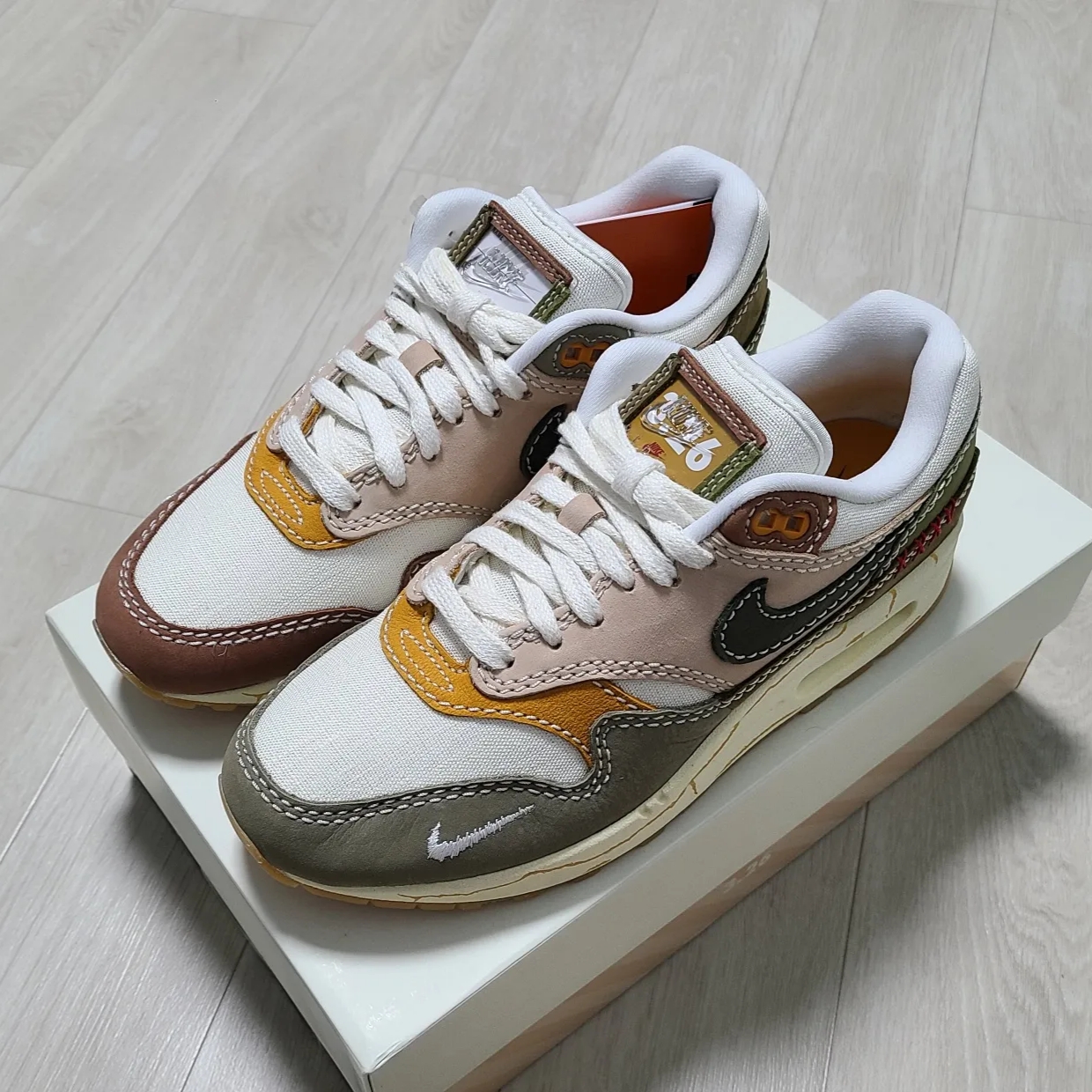 (W) Nike Air Max 1 Premium Wabisabi 착용 스타일 - 2