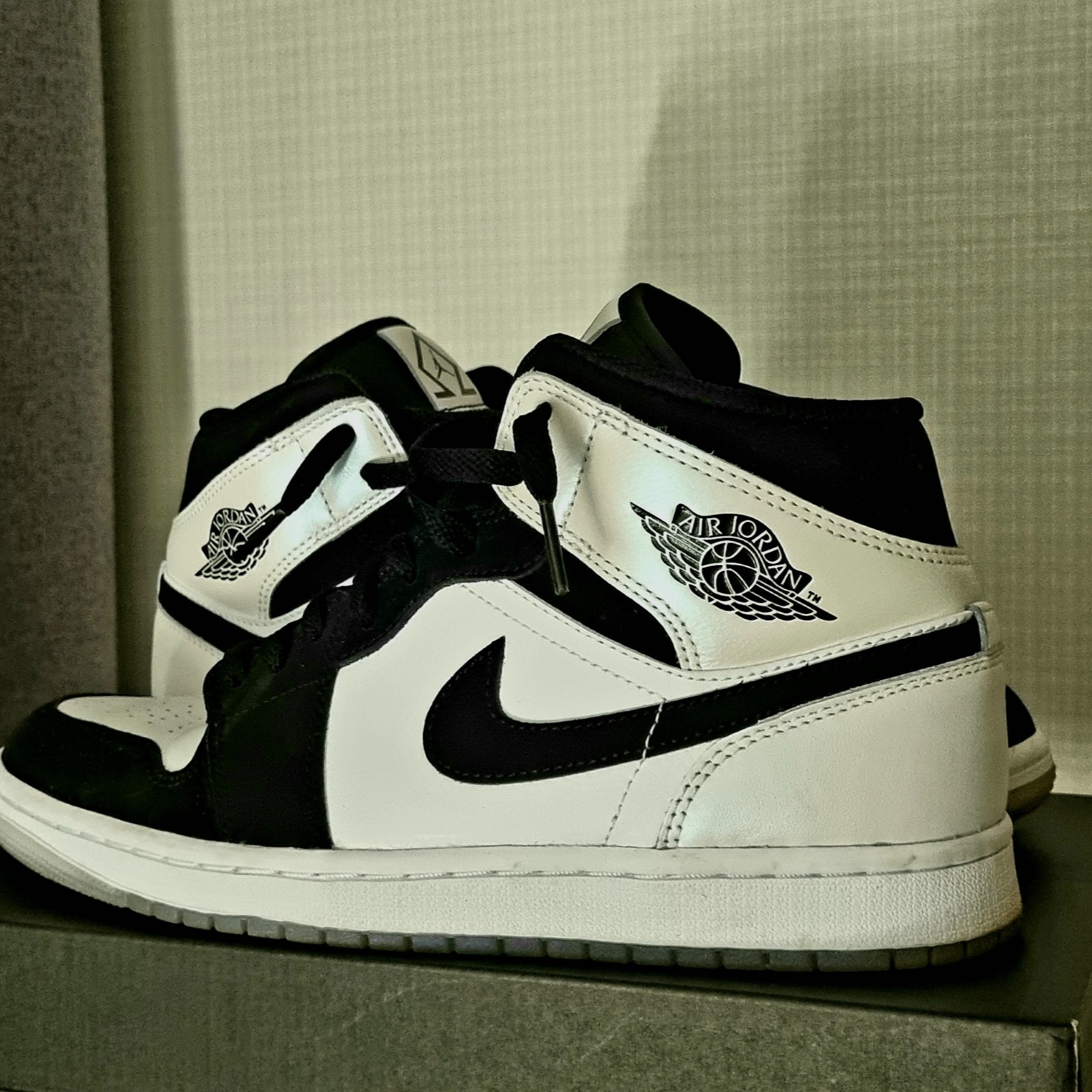 Jordan 1 Mid SE Diamond 착용 스타일 - 1