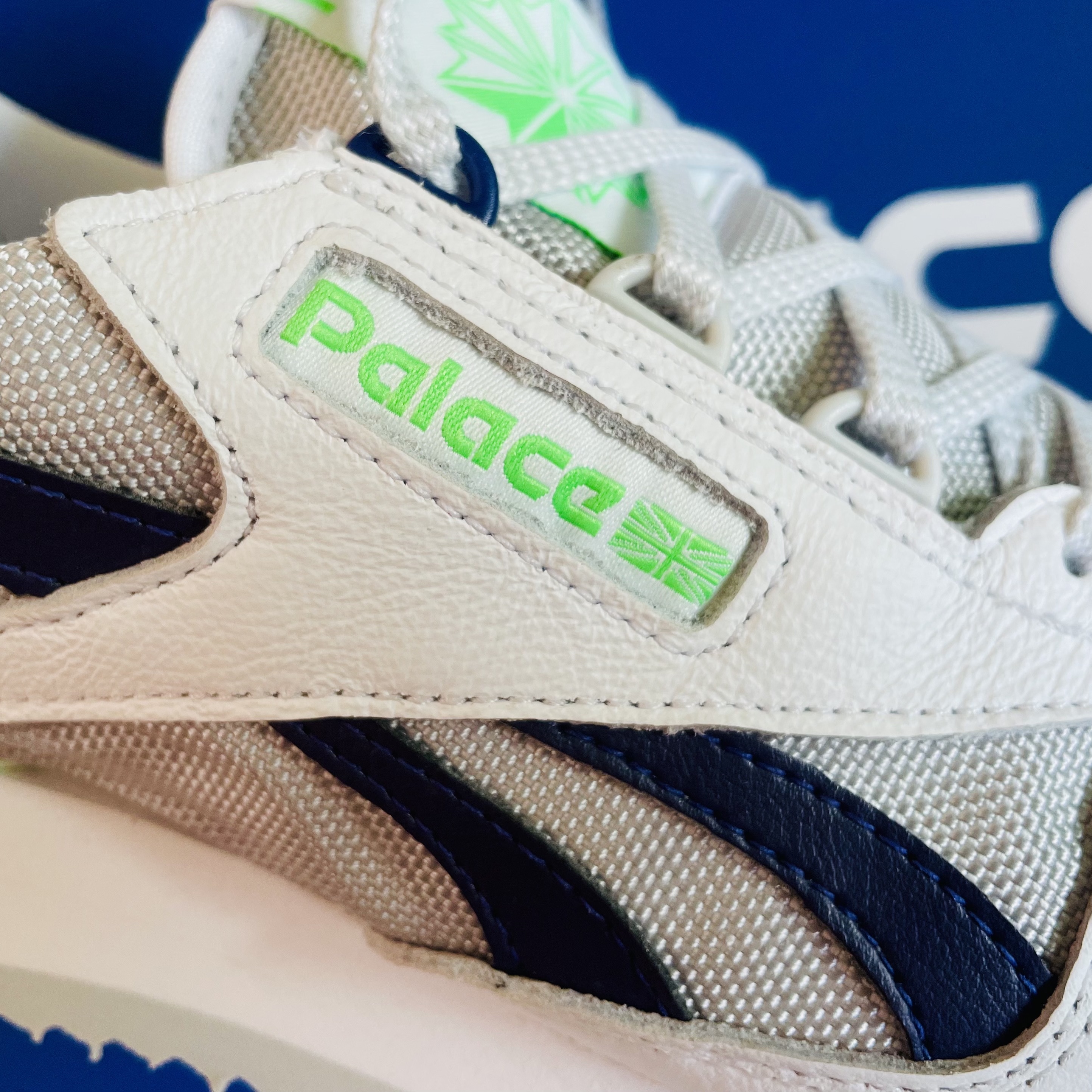 Reebok x Palace Victory G White 착용 스타일 - 3