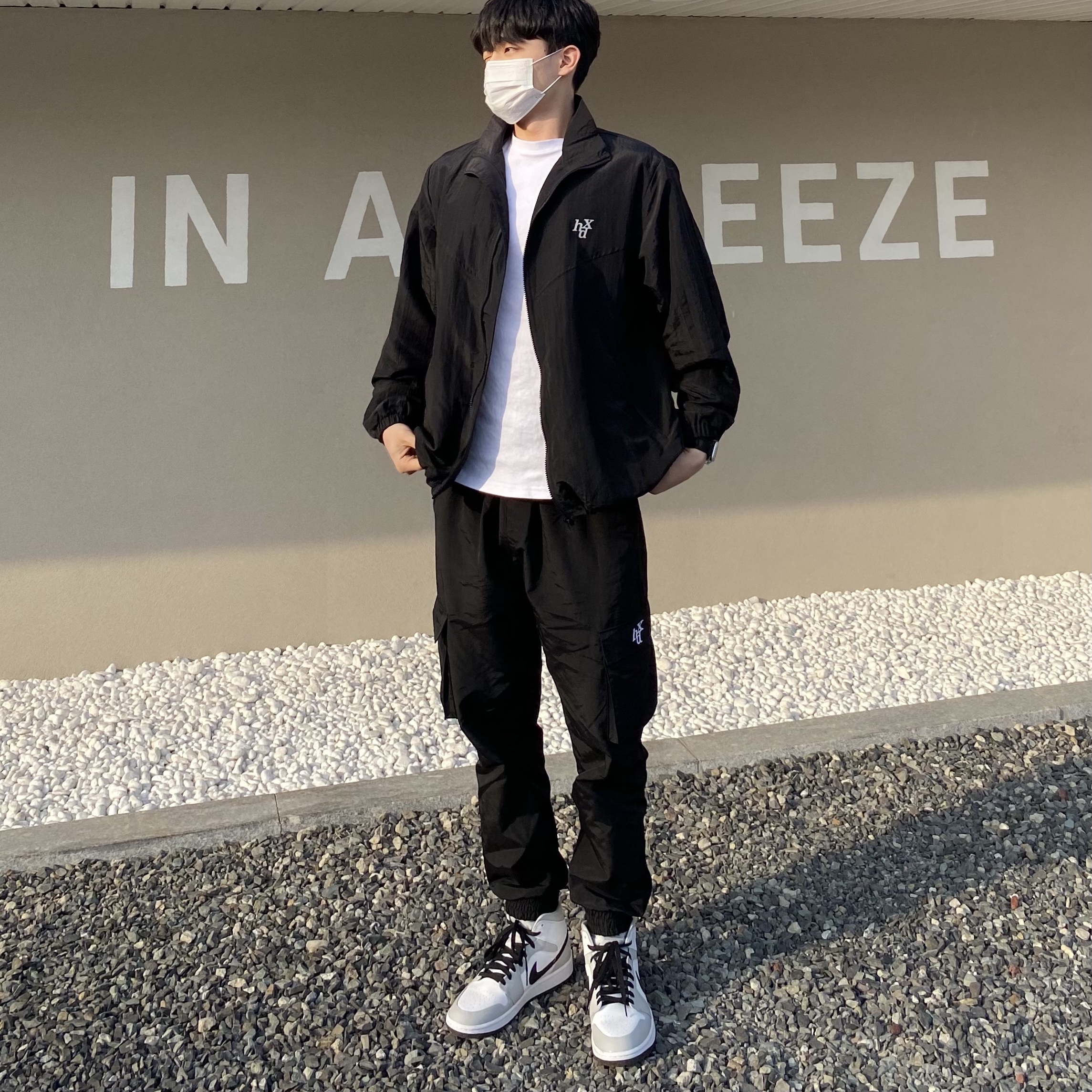 (W) Jordan 1 Mid Grey Fog, Jordan 1 Mid Light Smoke Grey Anthracite 착용 스타일 - 1