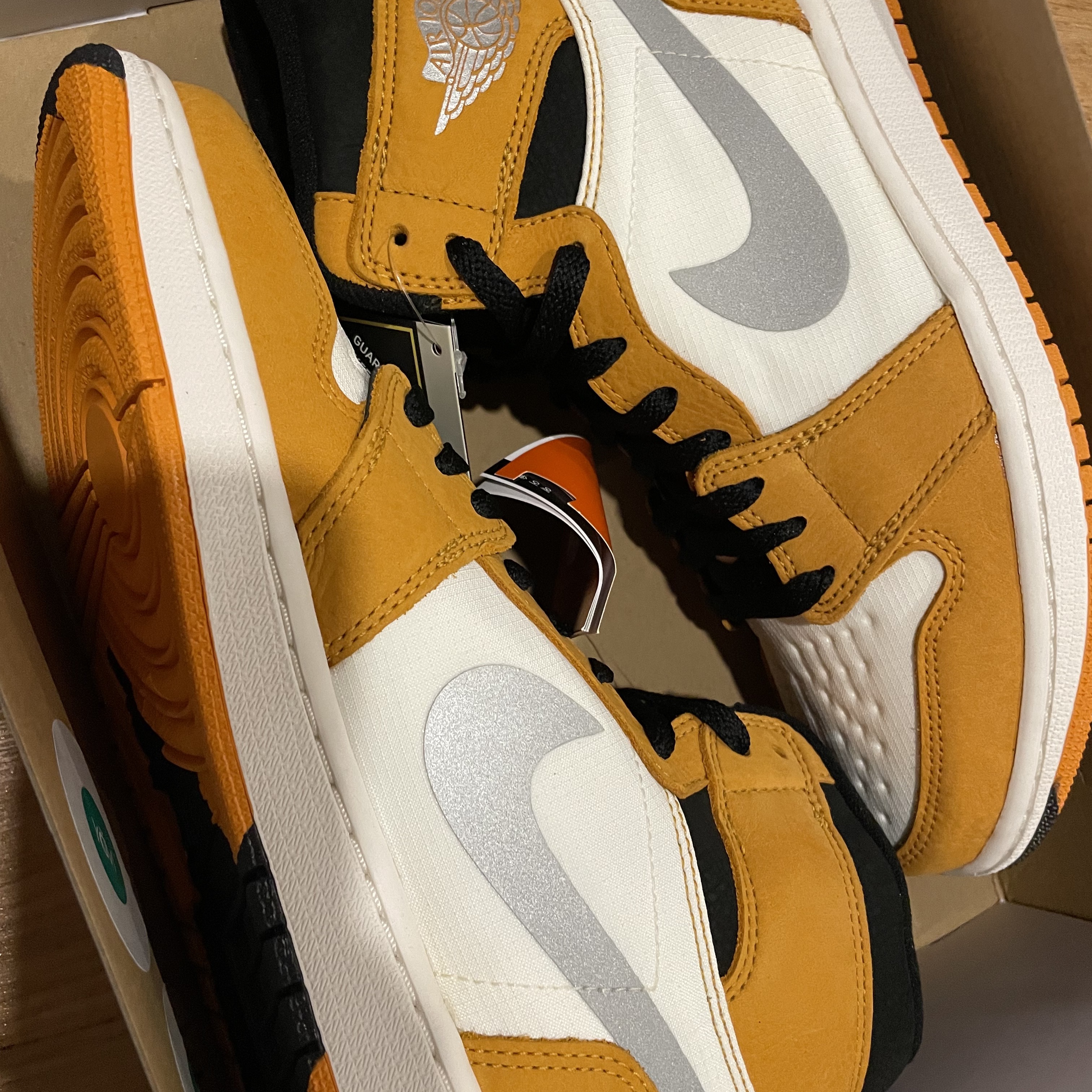 Jordan 1 Element Gore-Tex Light Curry 착용 스타일