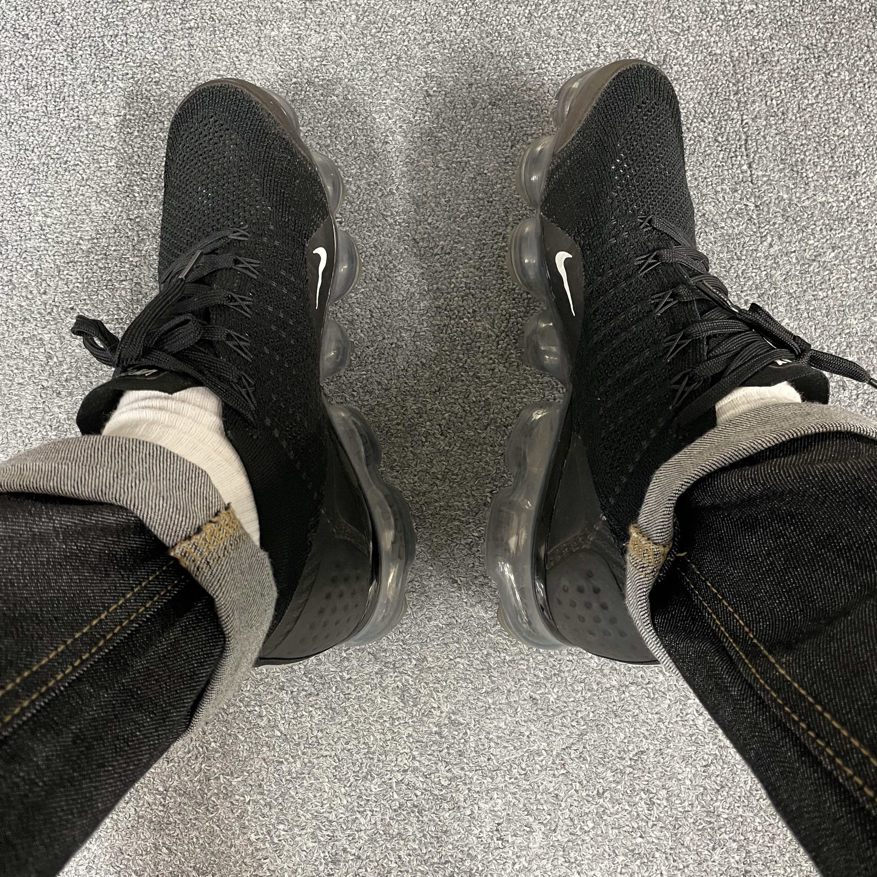 Nike Air VaporMax Flyknit 2 Black White 착용 스타일