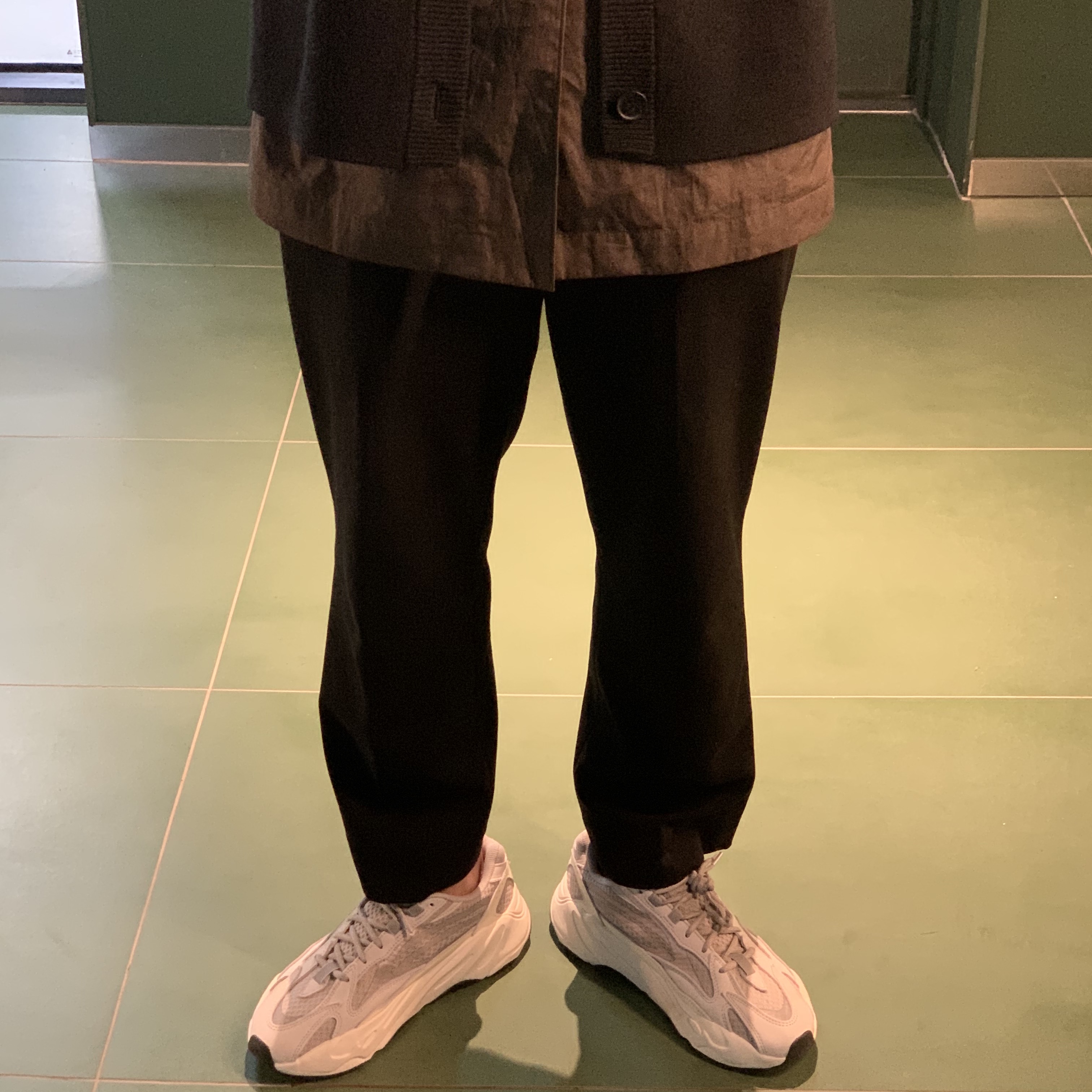 Adidas Yeezy Boost 700 V2 Static 2022 착용 스타일