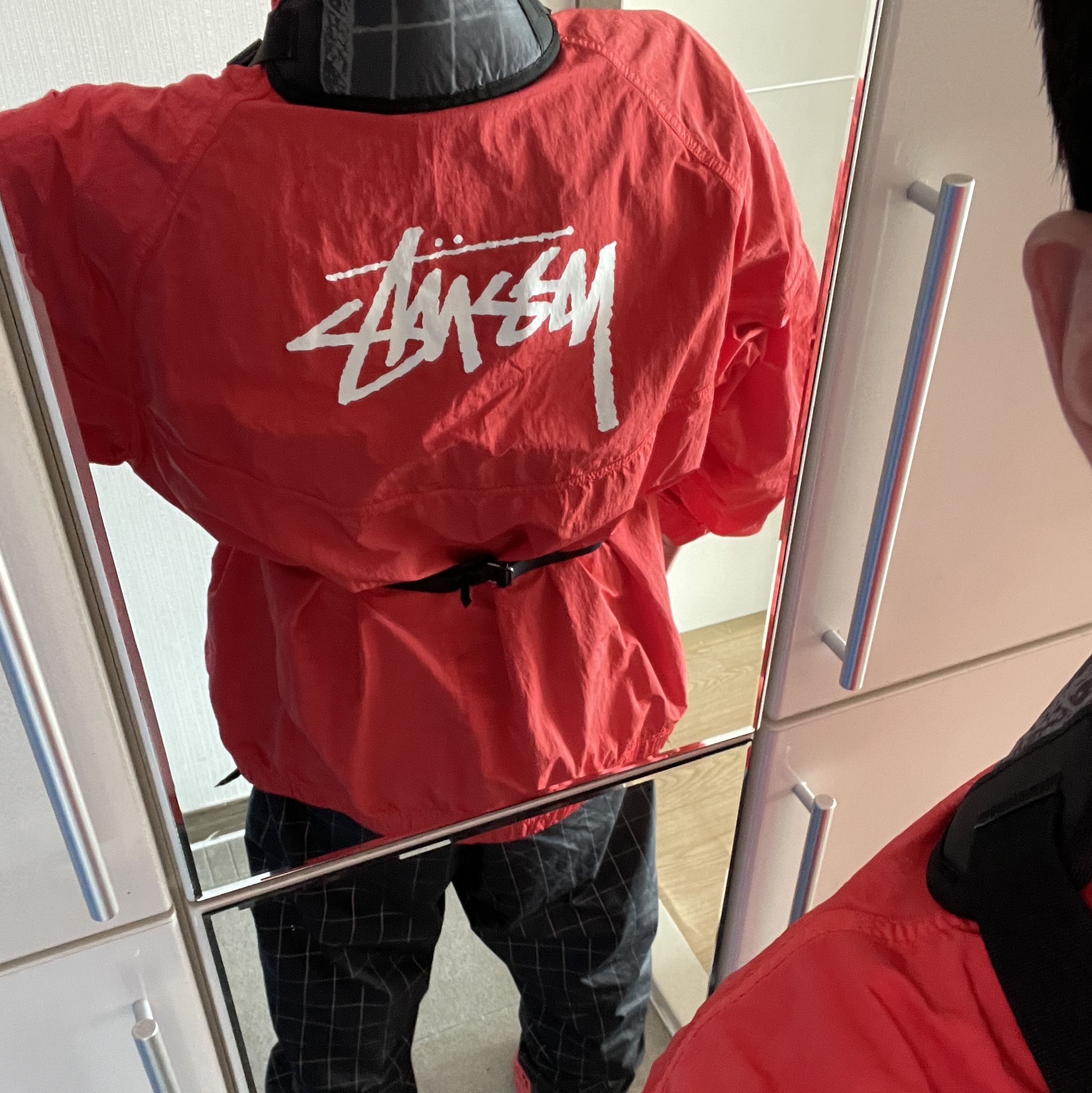 Nike x Stussy Windrunner Jacket Habanero Red 착용 스타일 - 2