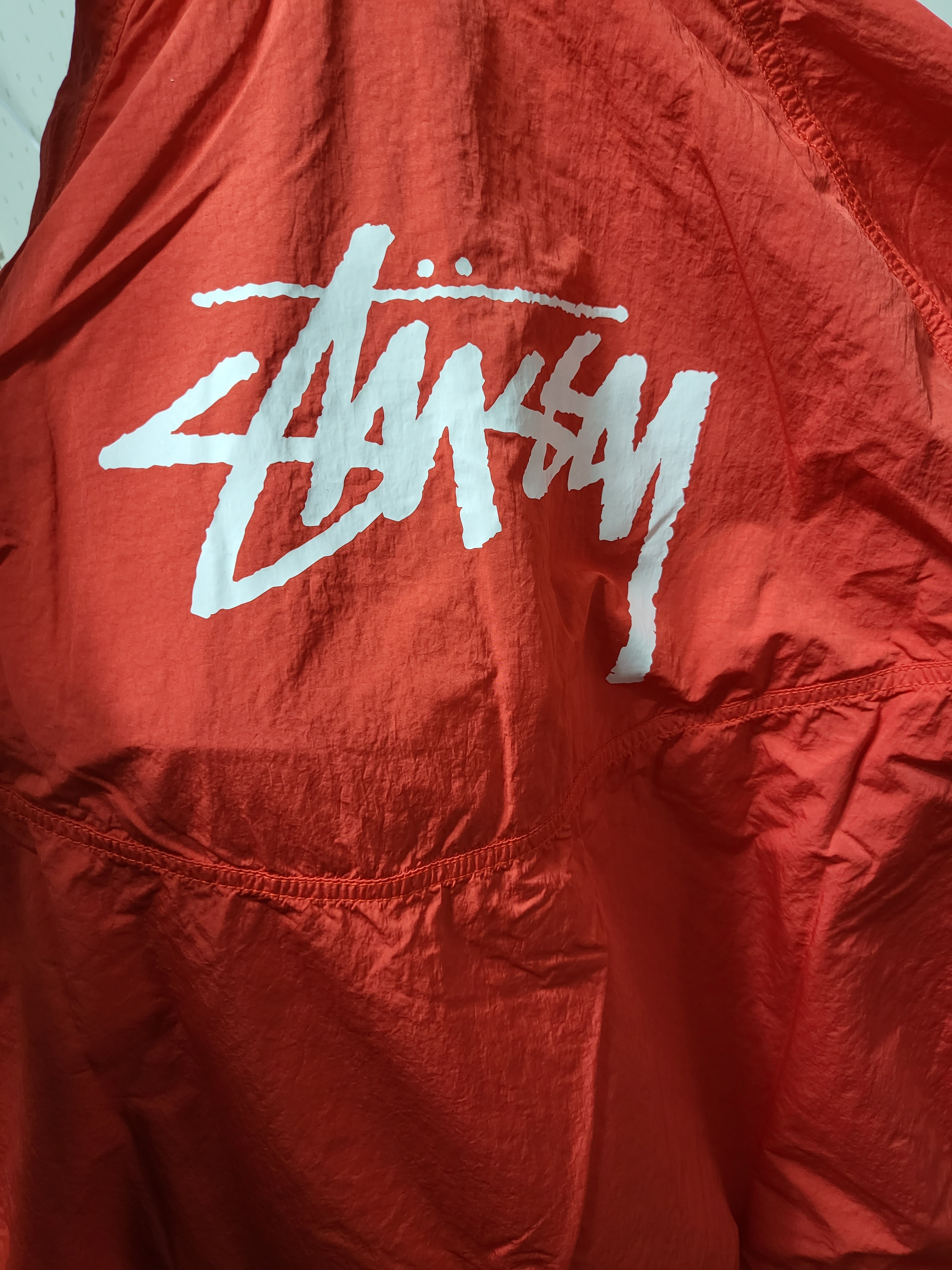 Nike x Stussy Windrunner Jacket Habanero Red 착용 스타일 - 3