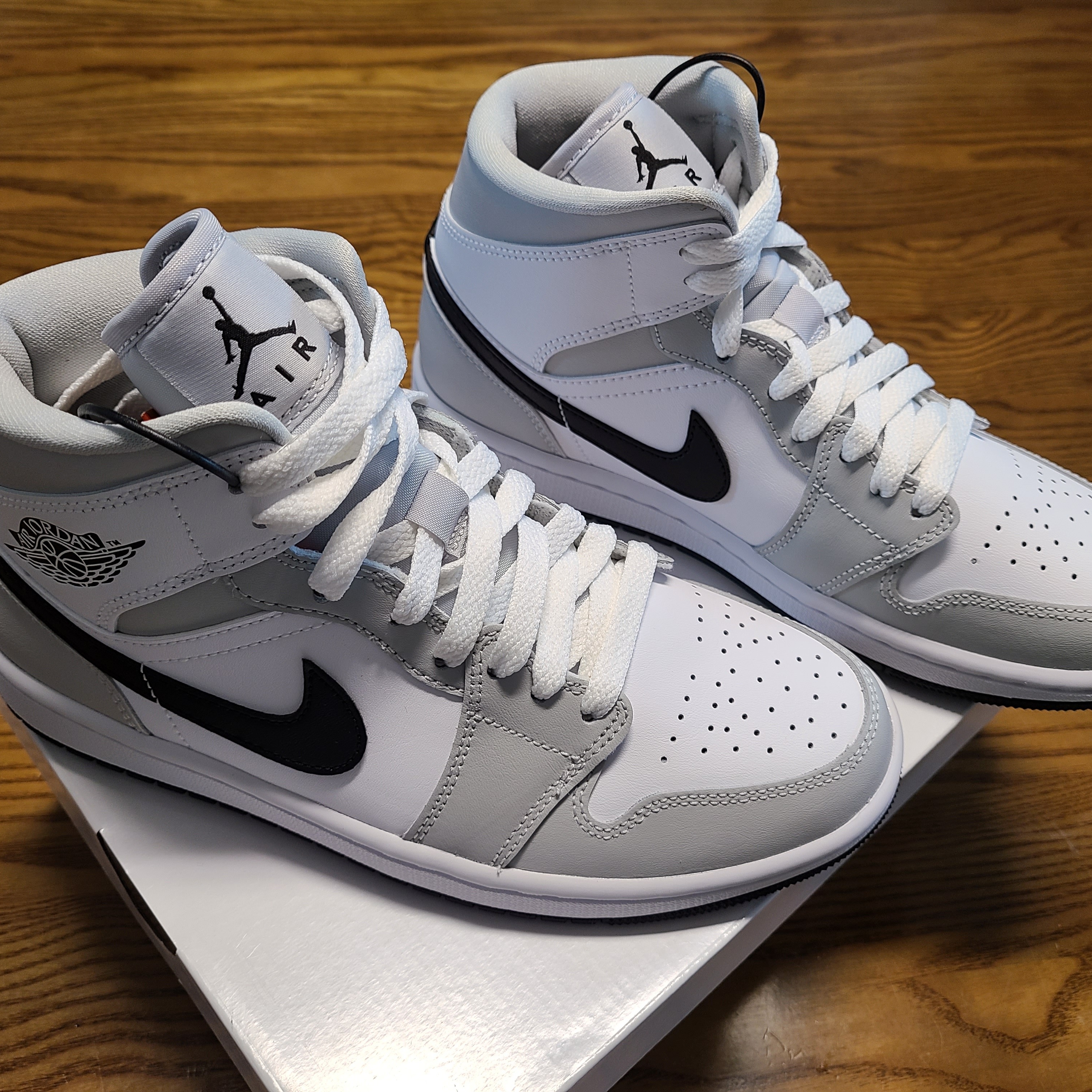 (W) Jordan 1 Mid Grey Fog 착용 스타일 - 2