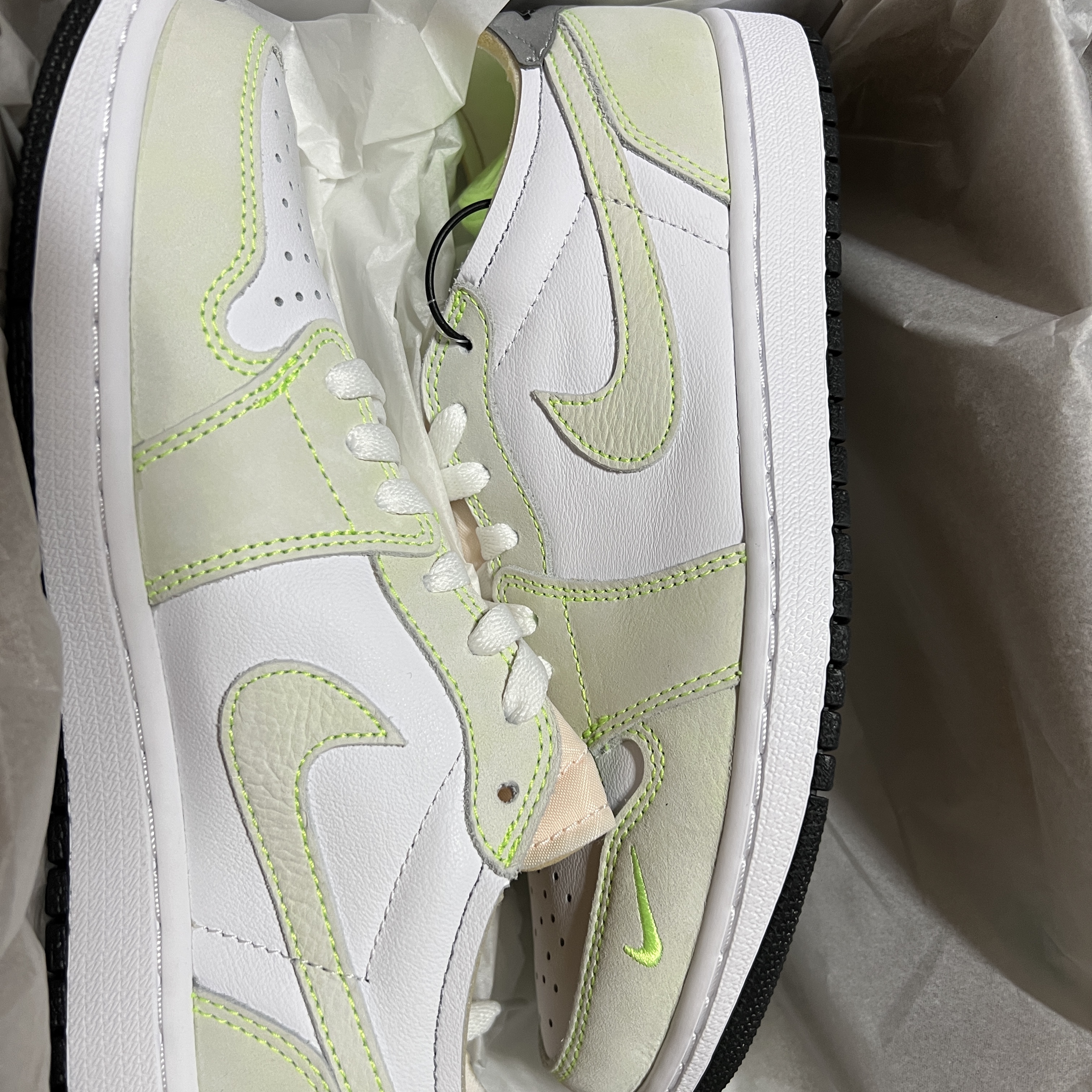 Jordan 1 Low OG Ghost Green 착용 스타일 - 1