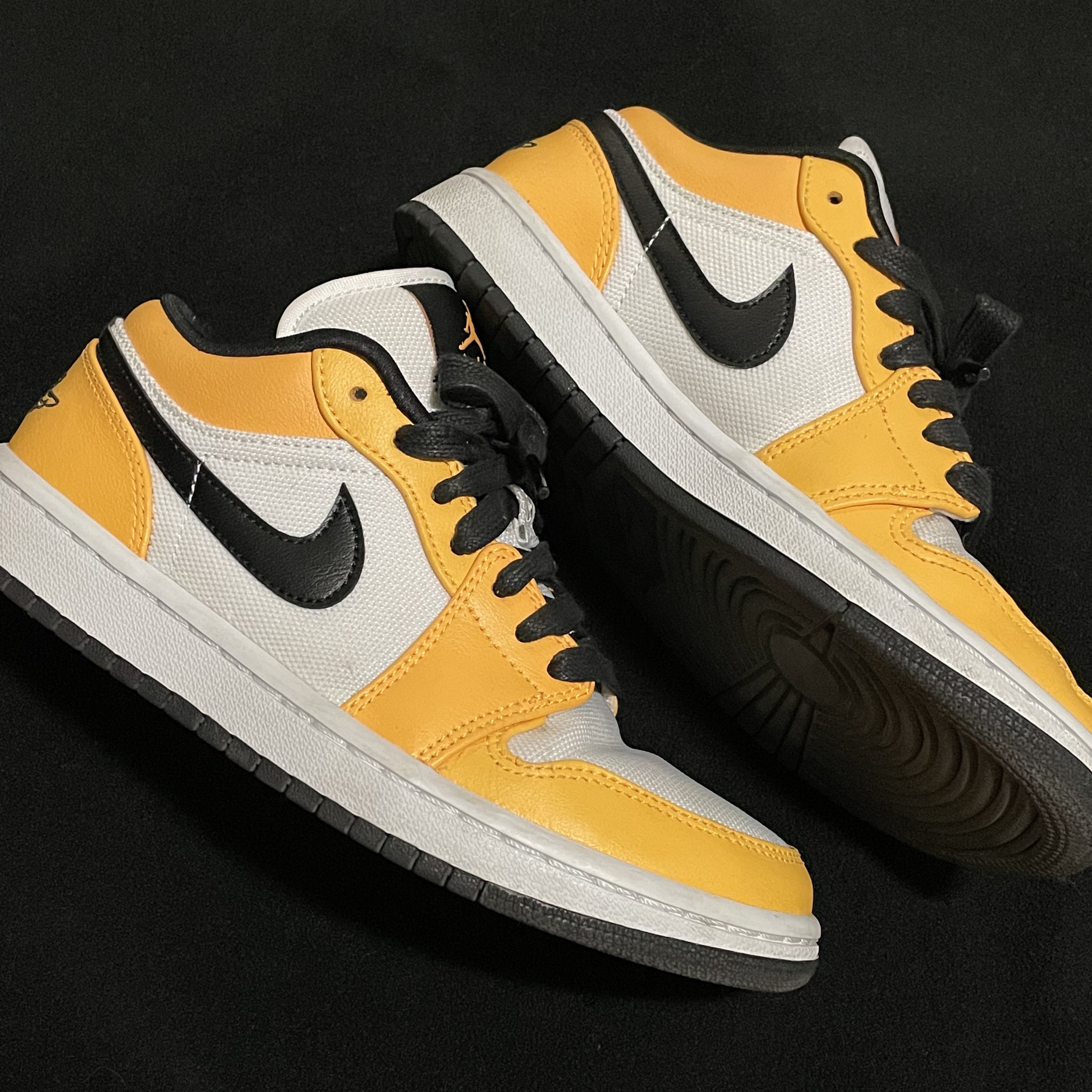 (W) Jordan 1 Low SE Laser Orange 착용 스타일 - 2