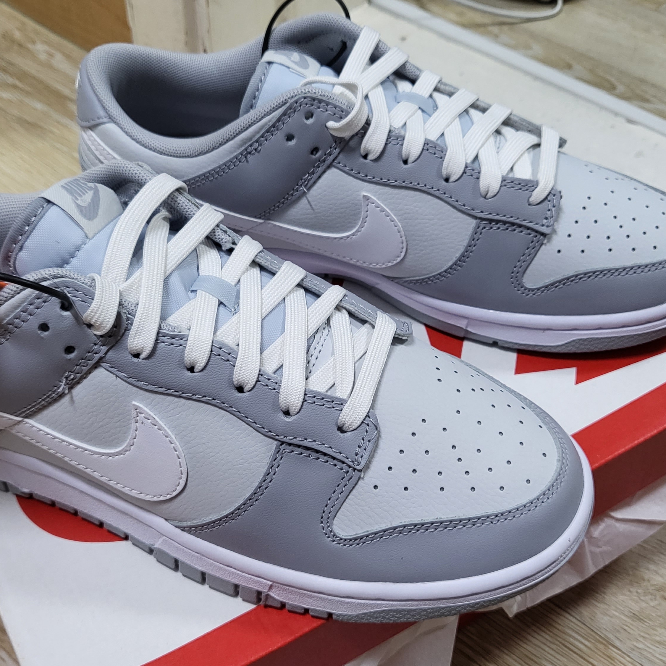 Nike Dunk Low Retro Wolf Grey 착용 스타일 - 3