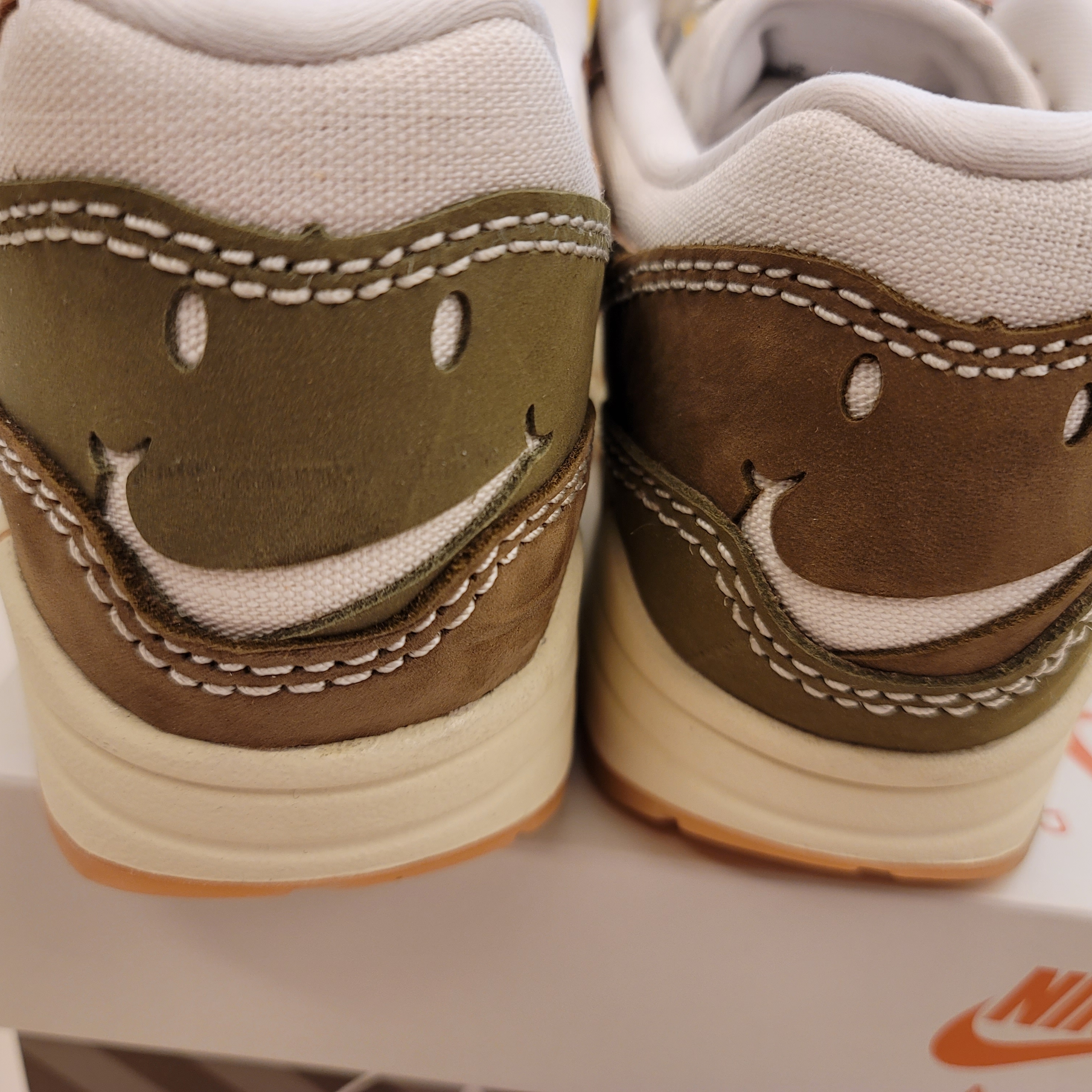 (W) Nike Air Max 1 Premium Wabisabi 착용 스타일 - 3