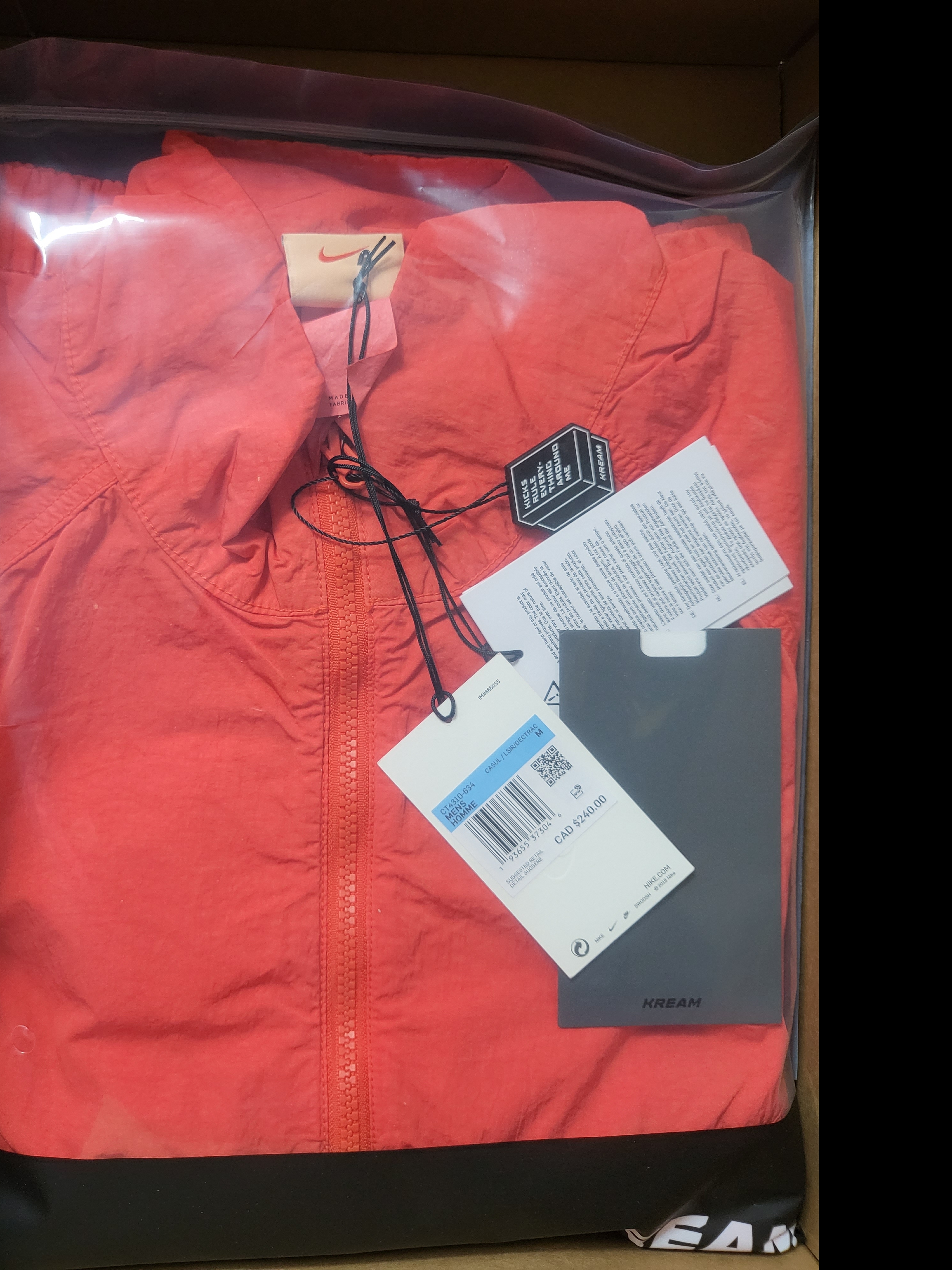 Nike x Stussy Windrunner Jacket Habanero Red 착용 스타일 - 2