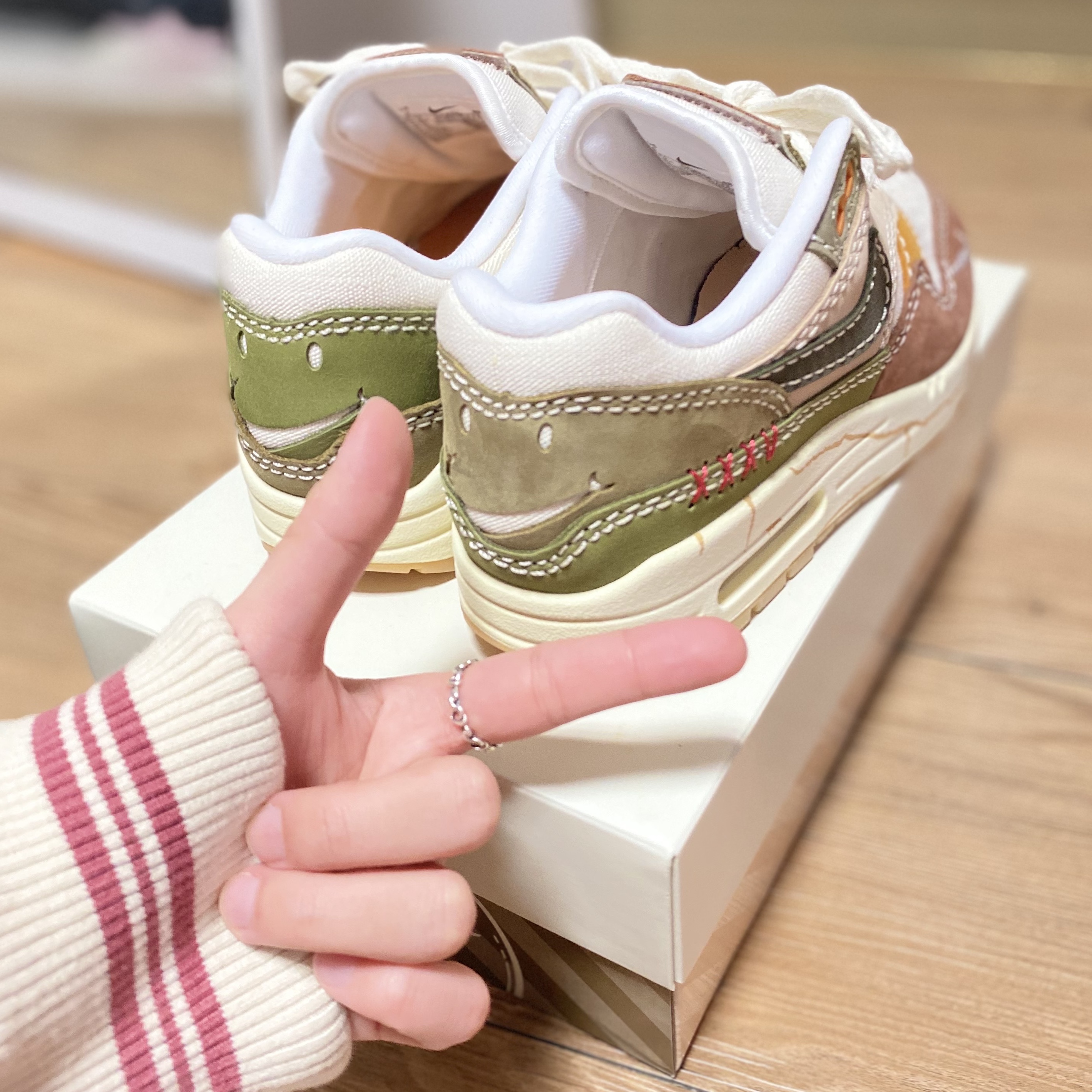 (W) Nike Air Max 1 Premium Wabisabi 착용 스타일