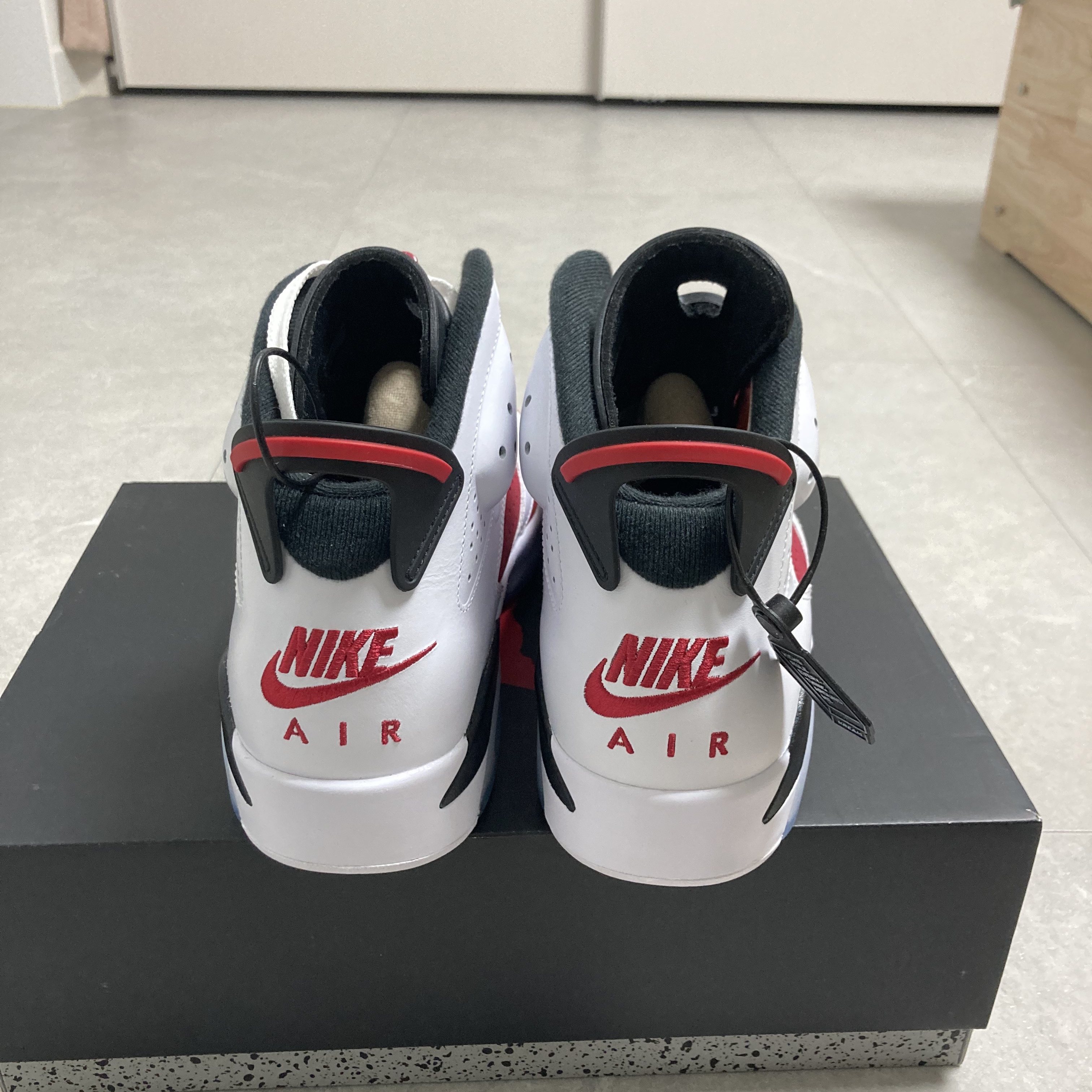 Jordan 6 Retro Carmine 2021 착용 스타일 - 3