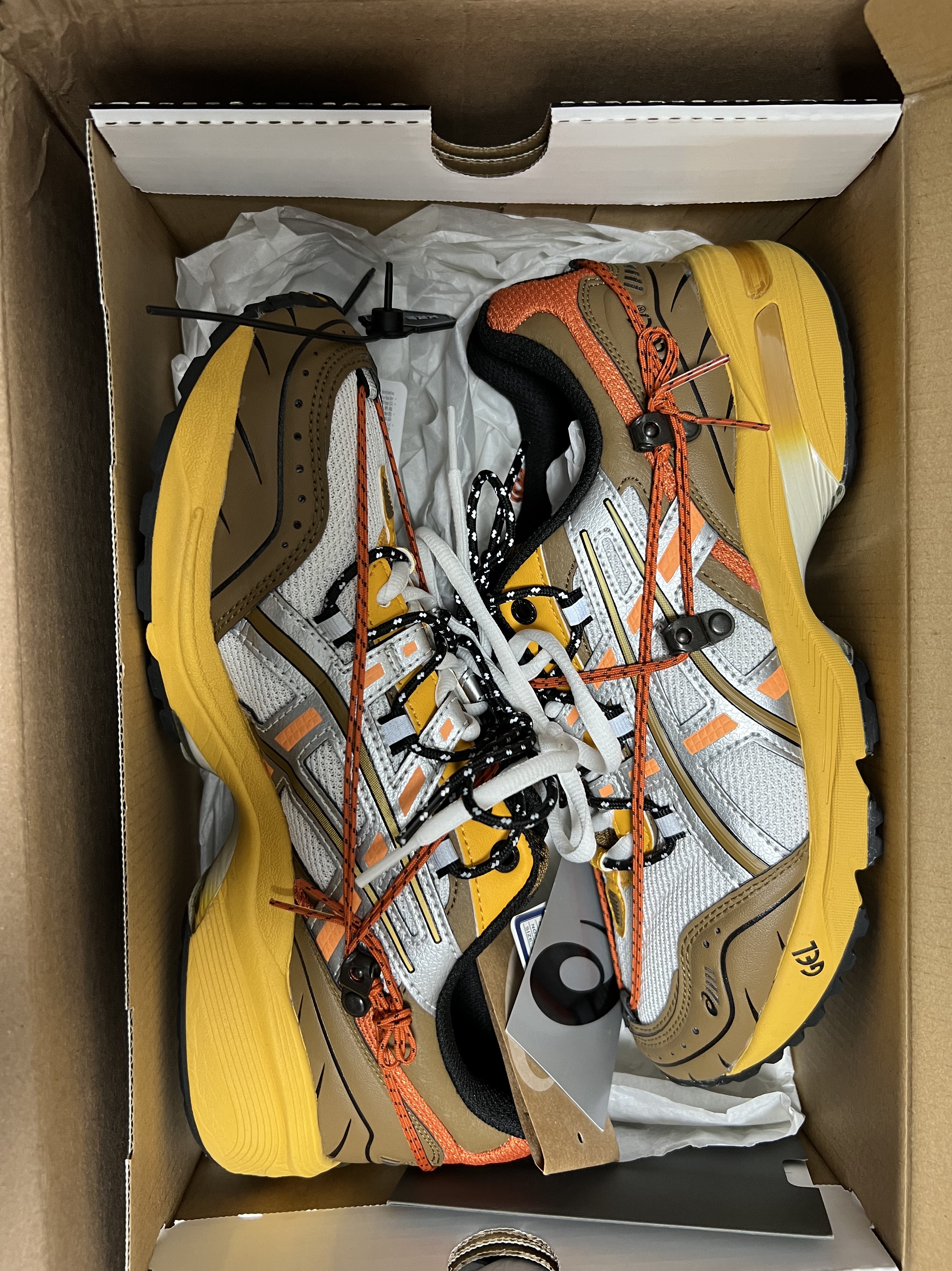 Asics x Andersson Bell Gel-1090 White Orange 착용 스타일