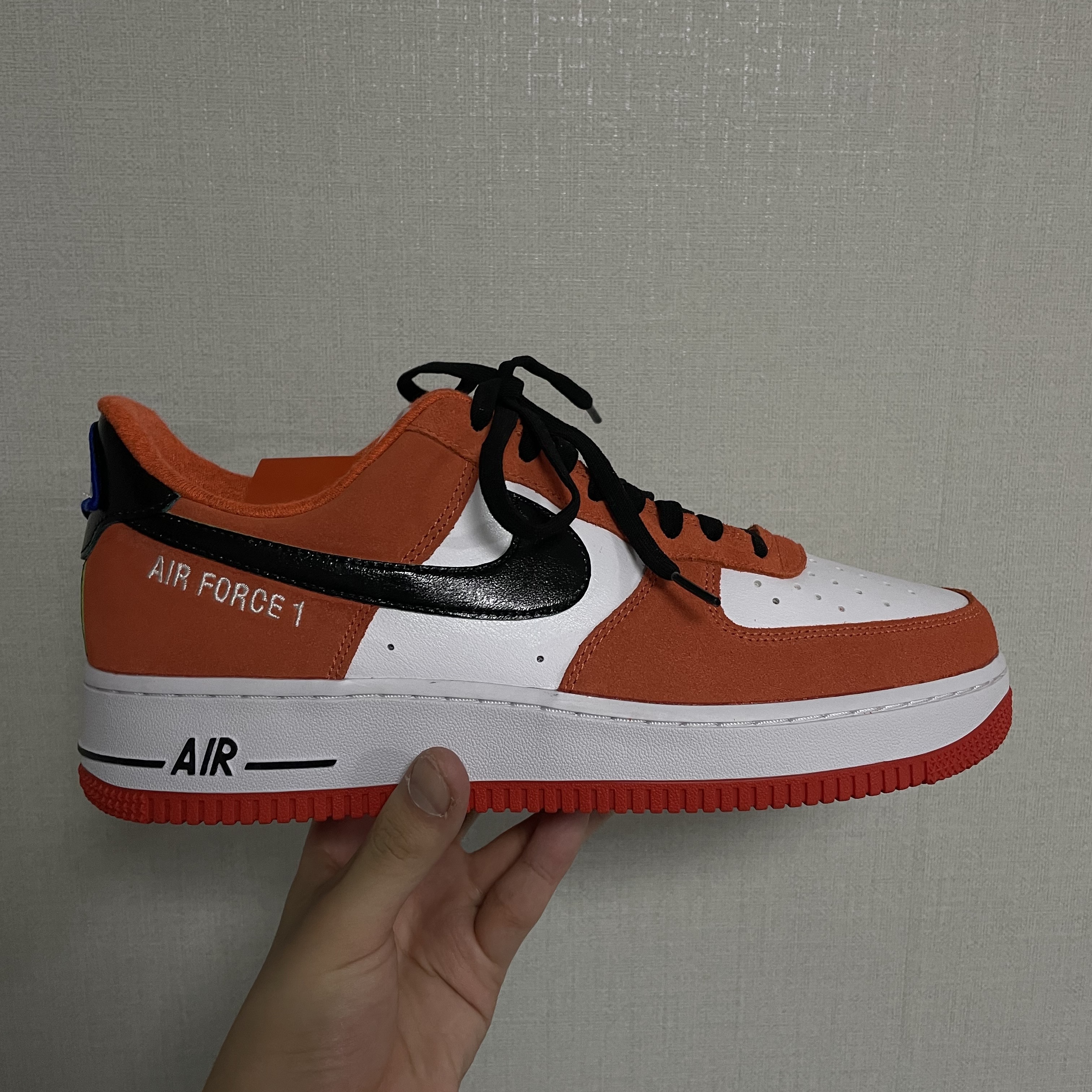 Nike Air Force 1 '07 LV8 Athletic Club Rush Orange Washed Teal 착용 스타일 - 3