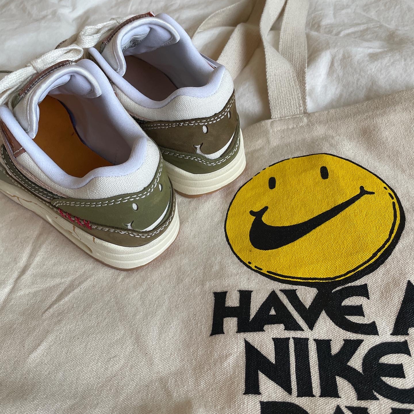(W) Nike Air Max 1 Premium Wabisabi 착용 스타일 - 1