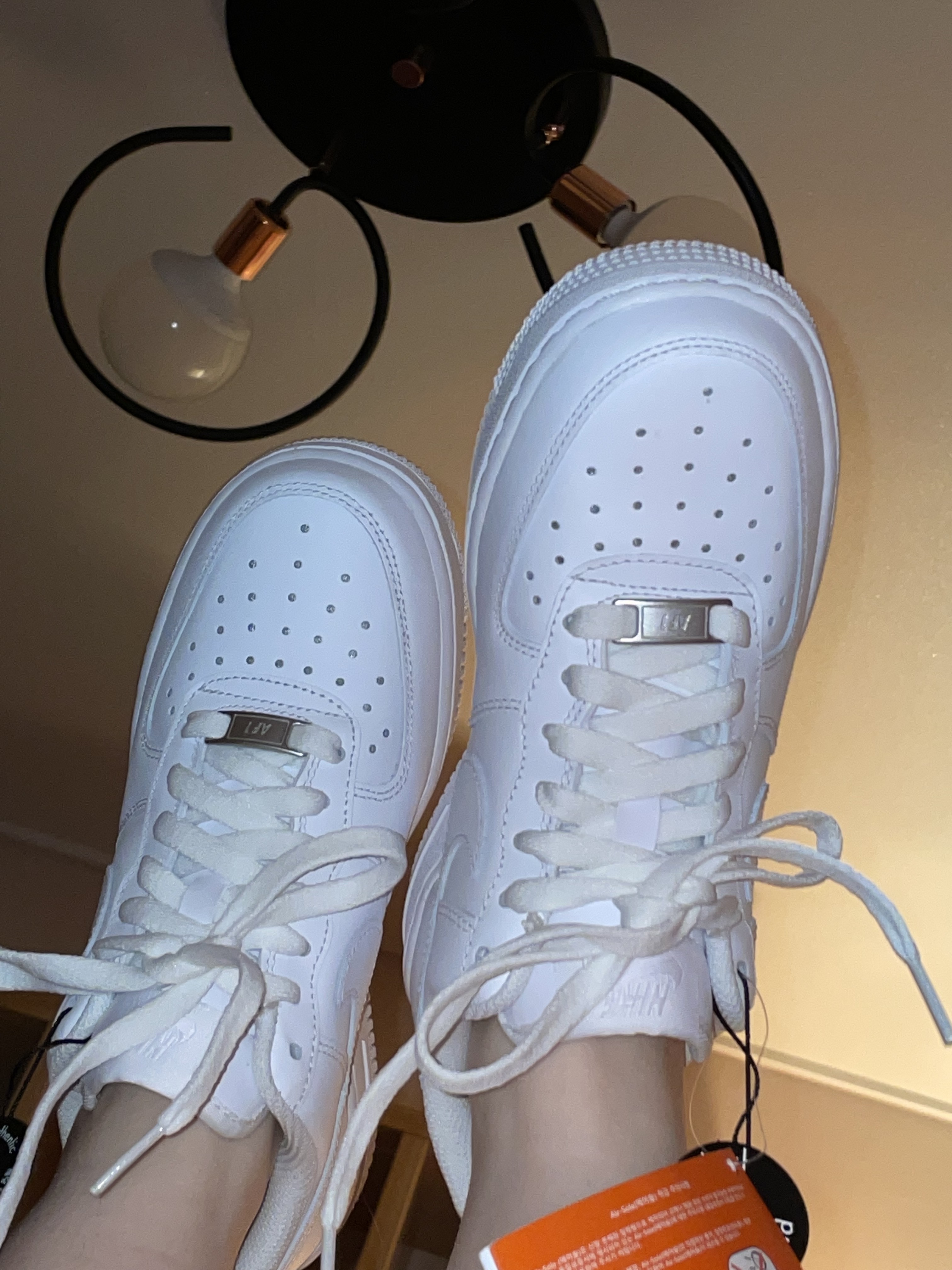 (W) Nike Air Force 1 '07 Low White, Nike Air Force 1 '07 Low White 착용 스타일 - 2