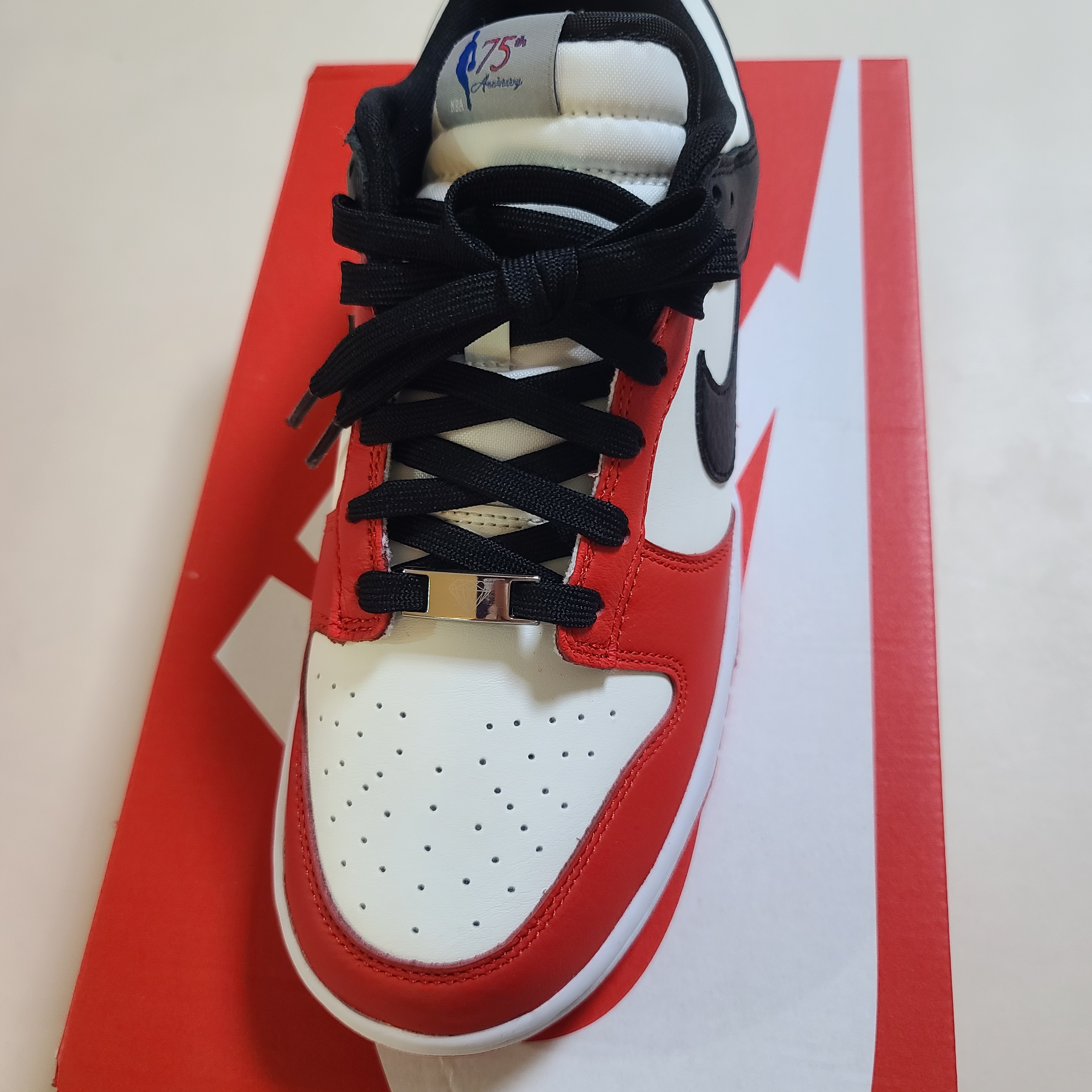 Nike x NBA Dunk Low Retro EMB Black and Chile Red, Nike Dunk Low Retro Black 착용 스타일 - 3
