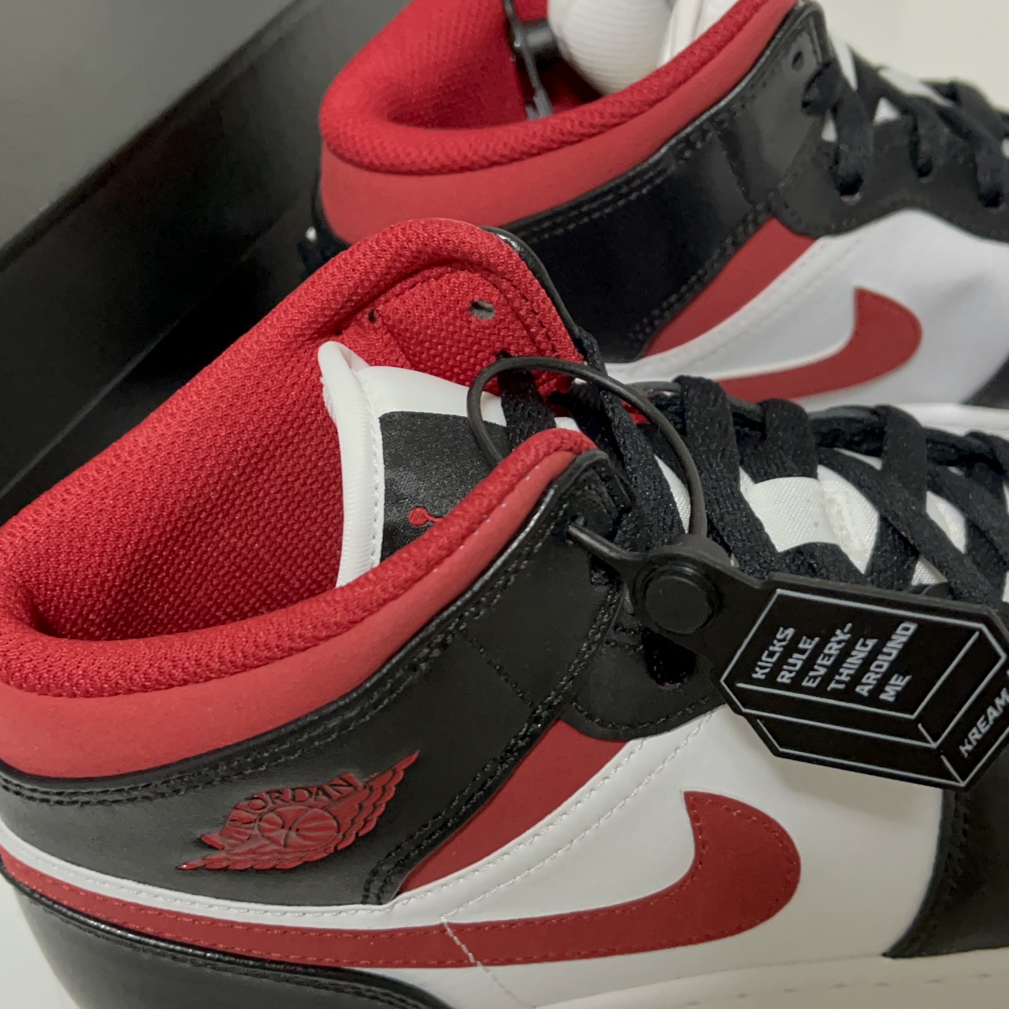 Jordan 1 Mid Gym Red Black White, (GS) Jordan 1 Mid Gym Red Black White 착용 스타일 - 3