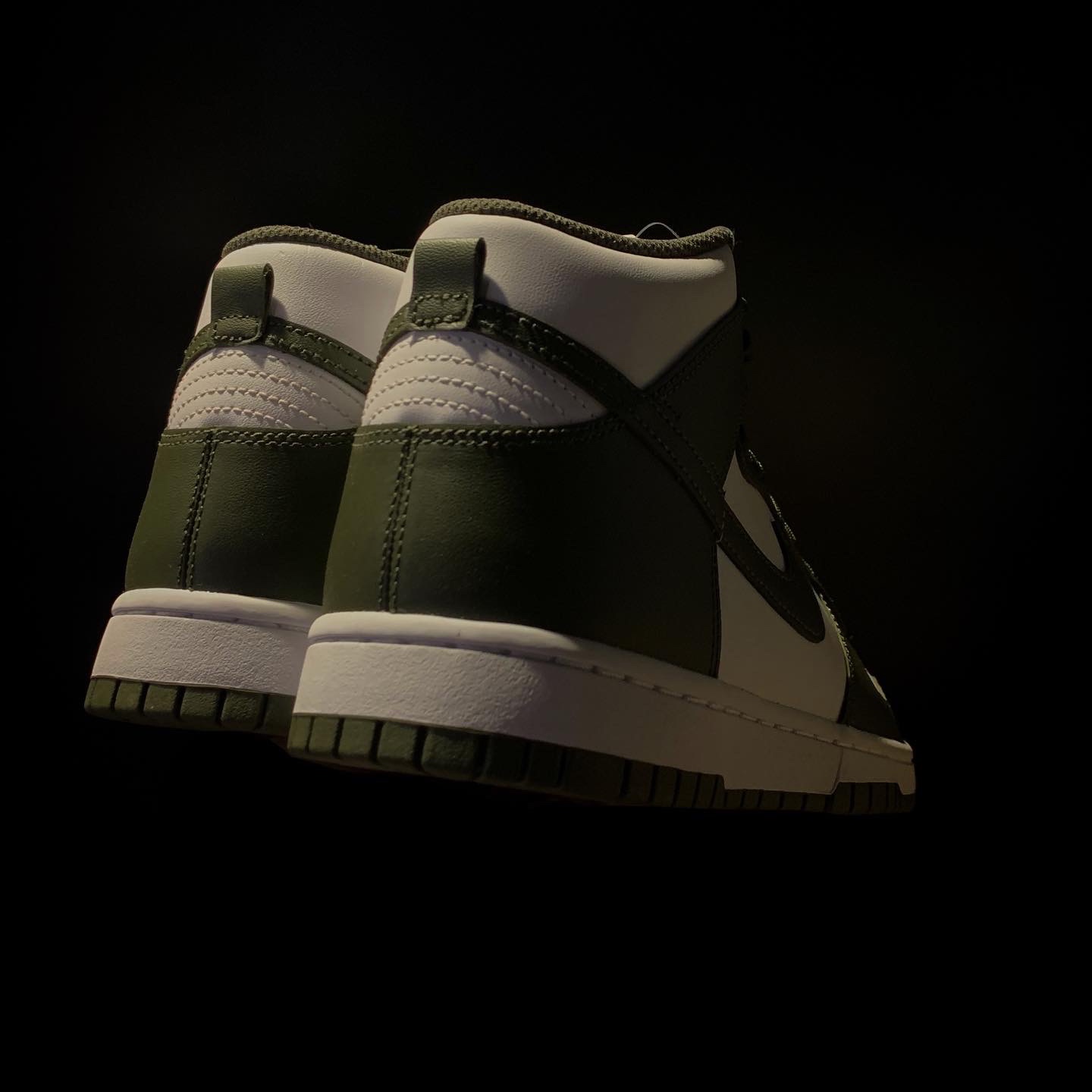 Nike Dunk High Retro Championship Khaki 착용 스타일 - 3