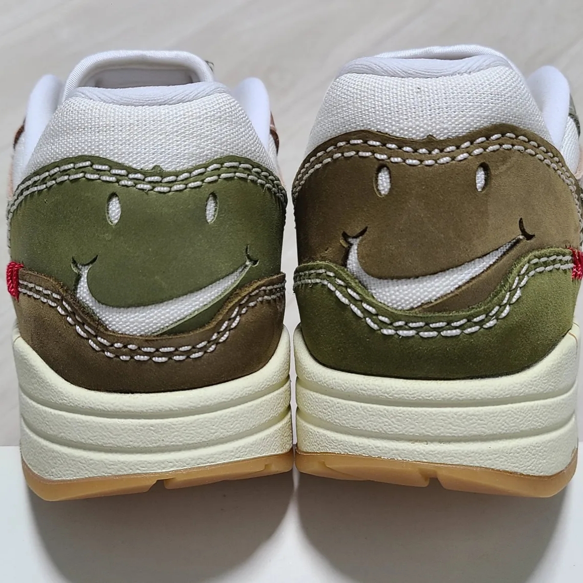 (W) Nike Air Max 1 Premium Wabisabi 착용 스타일 - 5