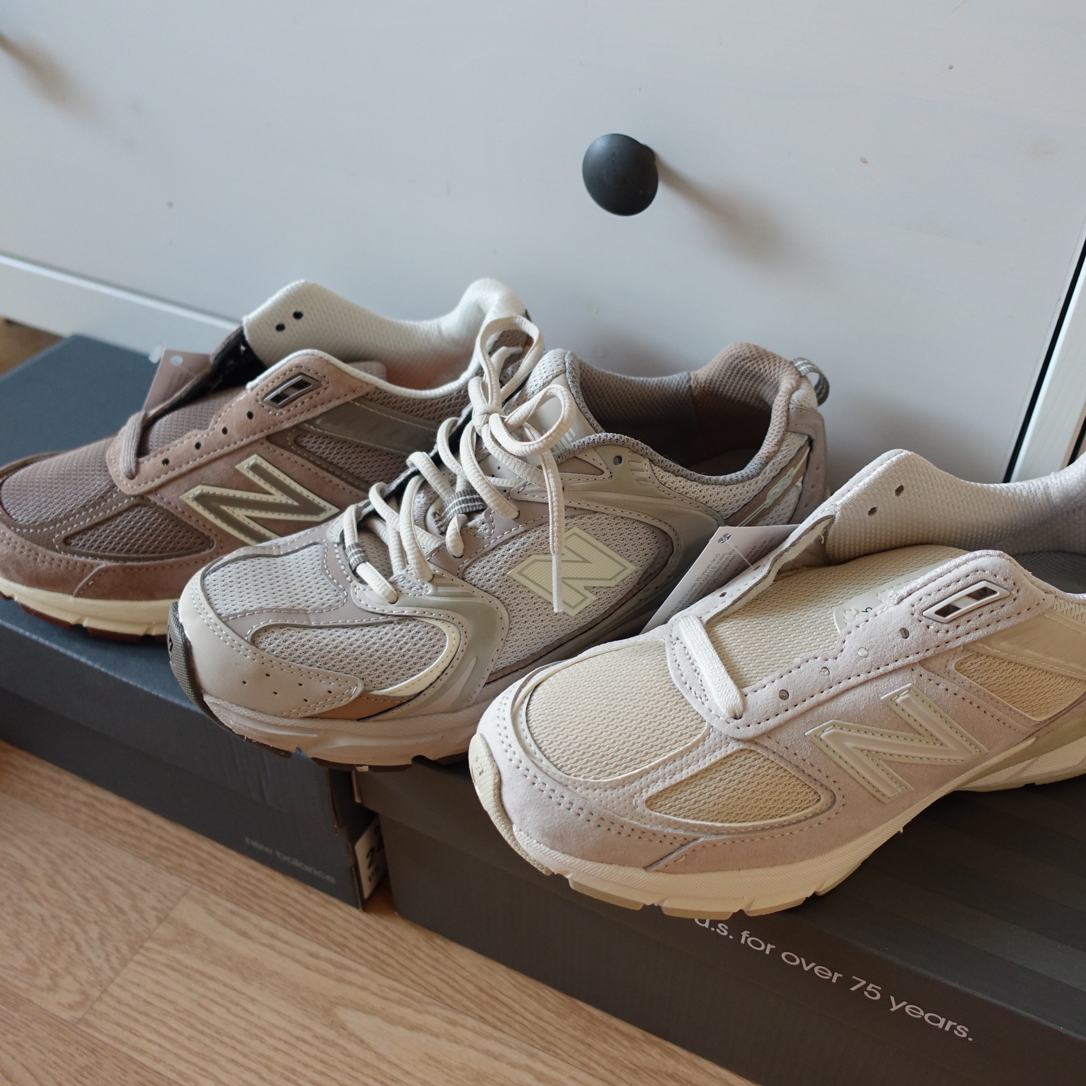 New Balance x Slow Steady Club 990v5 Made in USA Brown, New Balance 530 Mars 착용 스타일 - 1