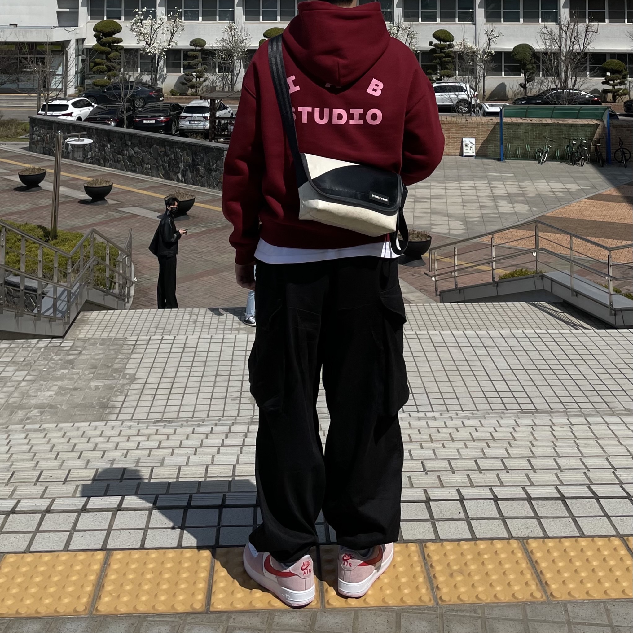 Nike Air Force 1 '07 QS Valentine's Day, IAB Studio Hoodie Raspberry 착용 스타일