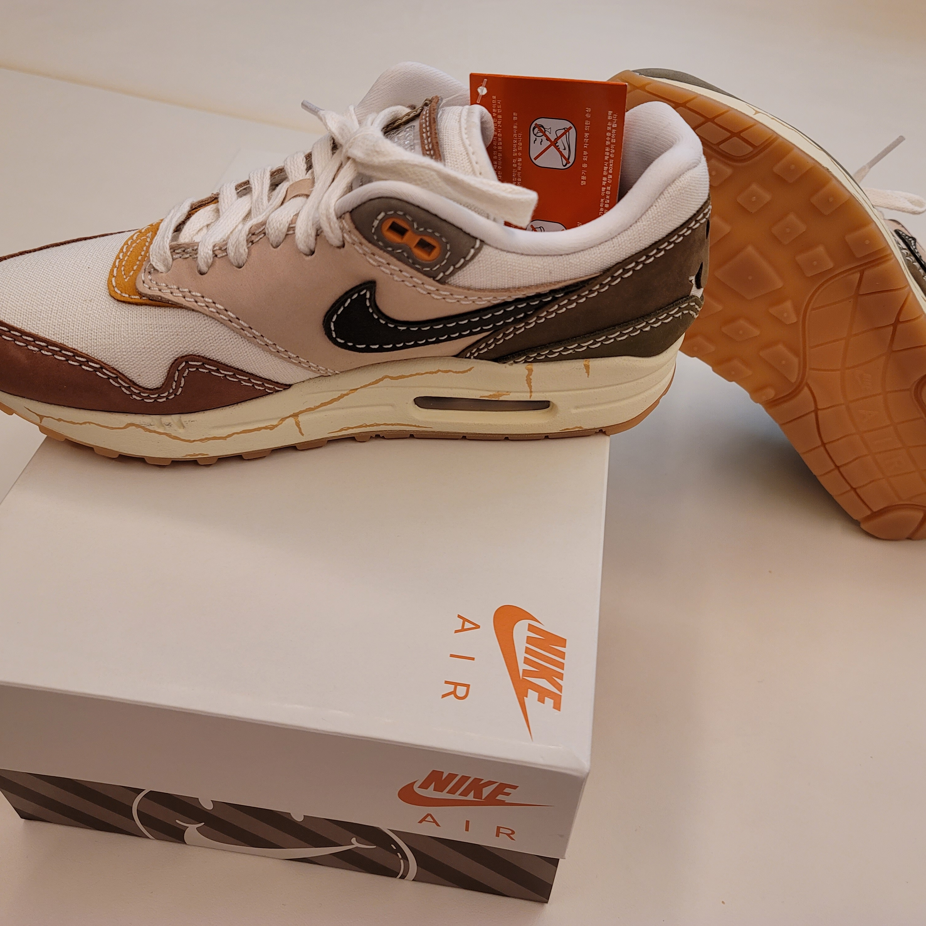 (W) Nike Air Max 1 Premium Wabisabi 착용 스타일 - 5