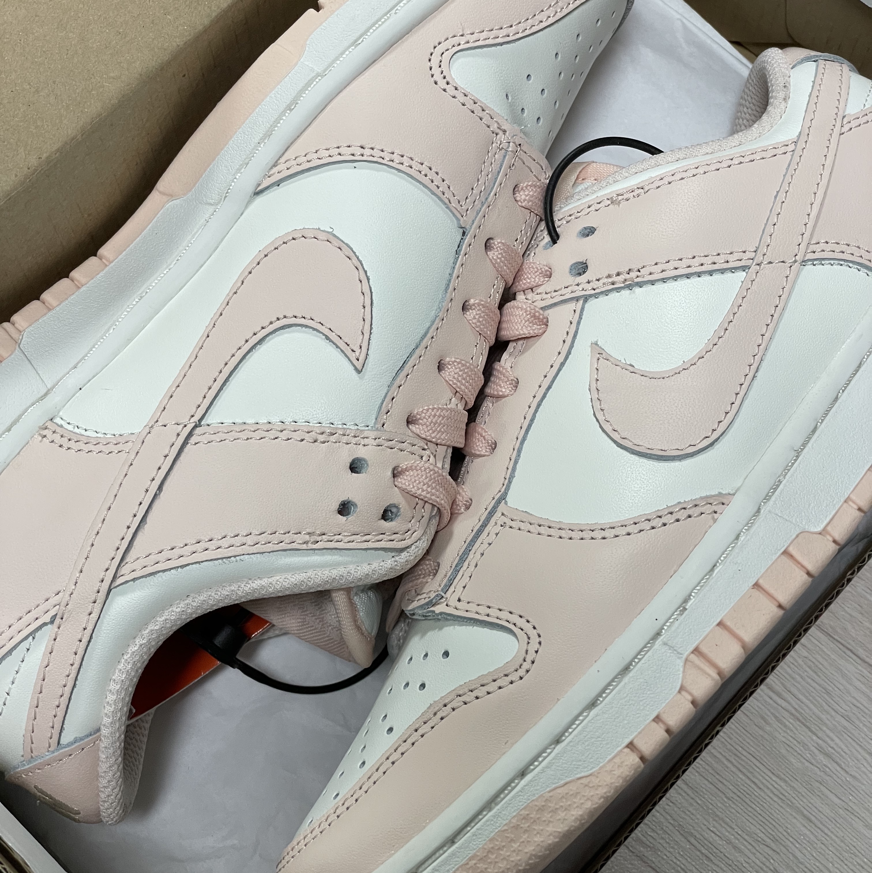 (W) Nike Dunk Low Orange Pearl 착용 스타일 - 1