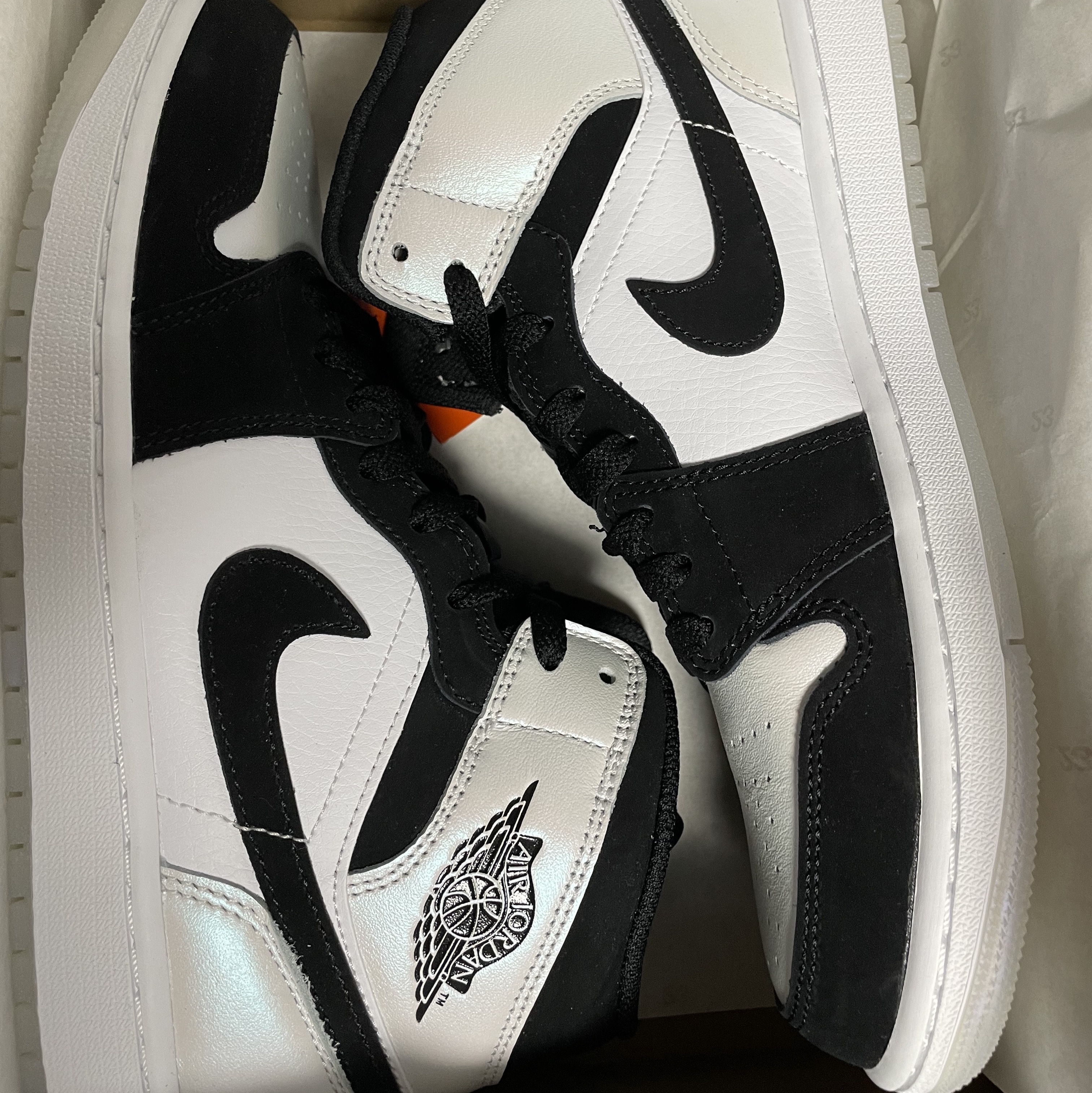 Jordan 1 Mid SE Diamond, Jordan 1 Low Bred Toe 착용 스타일 - 1