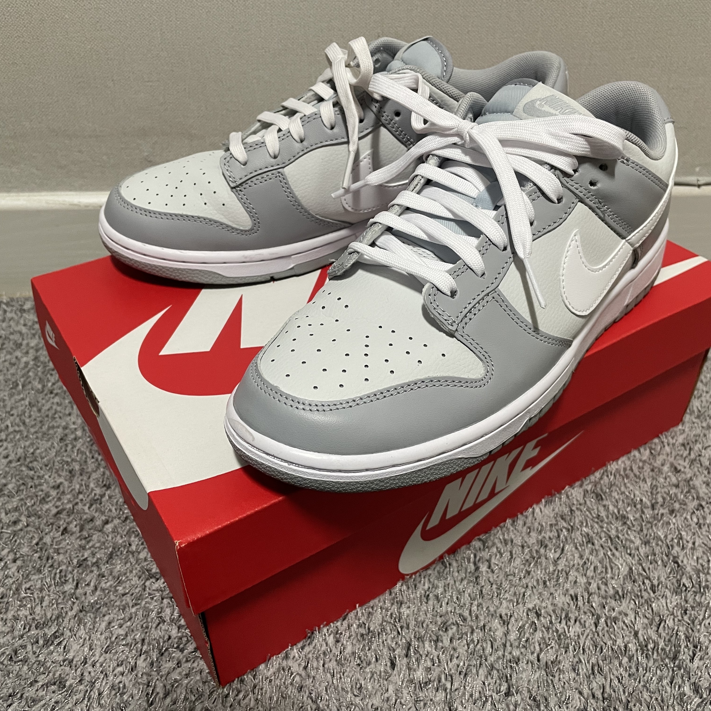 Nike Dunk Low Retro Wolf Grey 착용 스타일 - 2