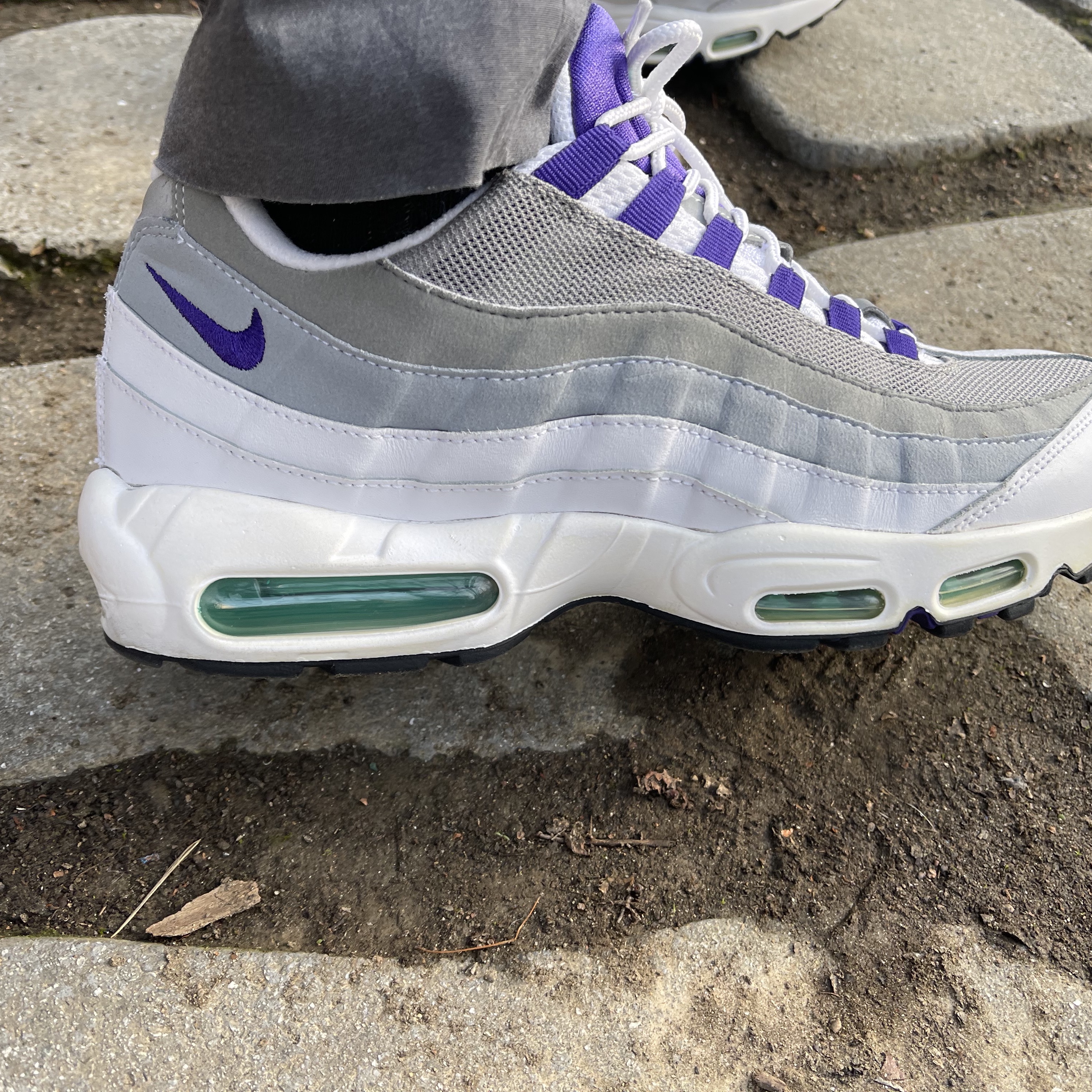 Nike Air Max 95 OG Grape 착용 스타일 - 1