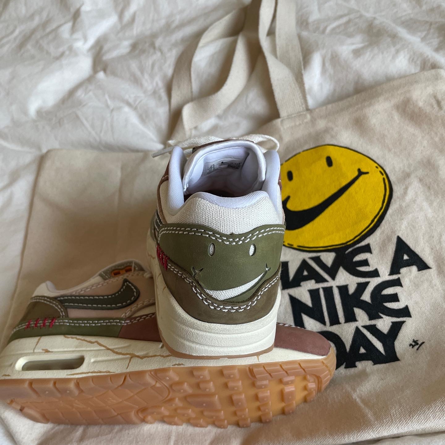 (W) Nike Air Max 1 Premium Wabisabi 착용 스타일 - 3
